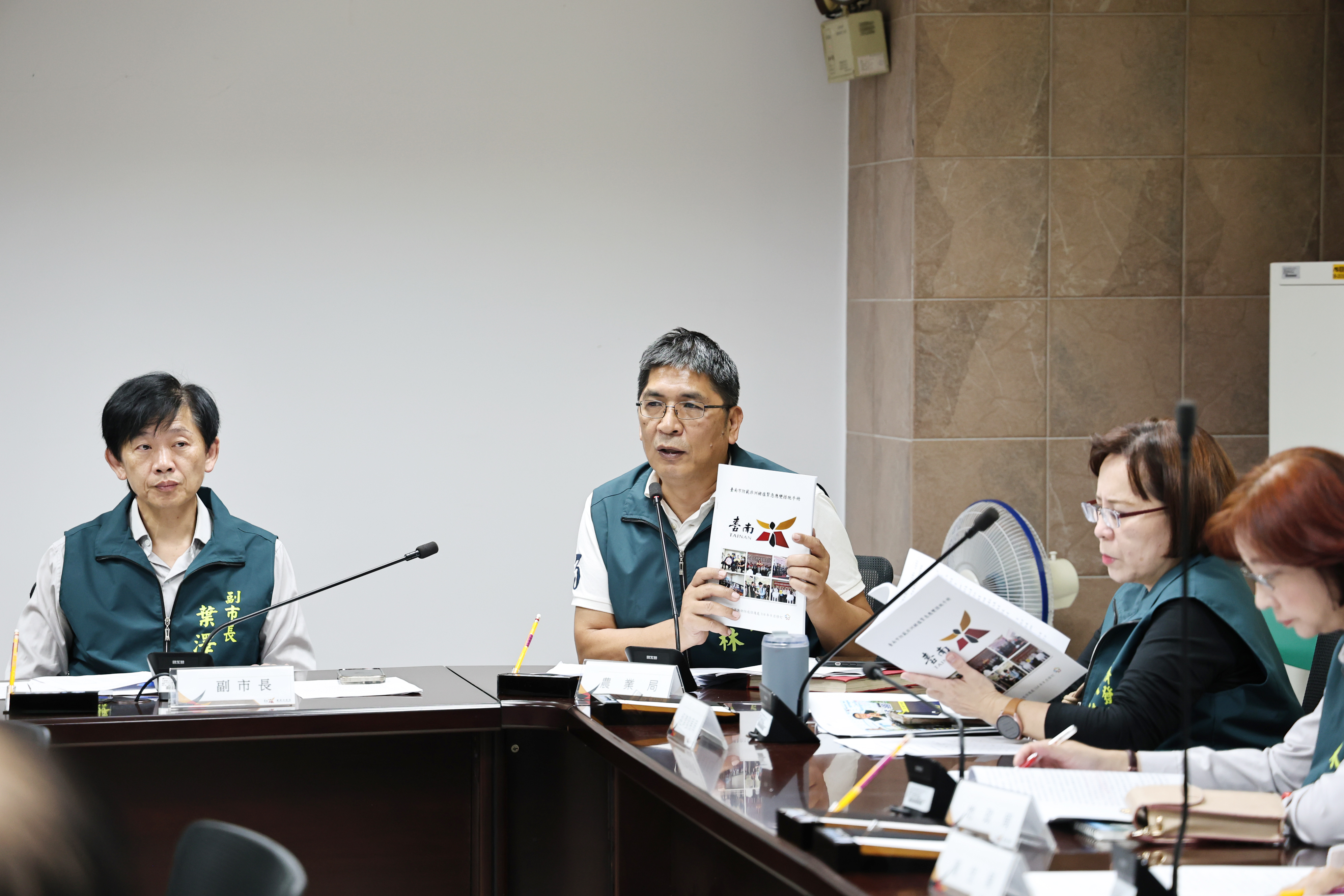 全力防堵非洲豬瘟 南市召開防疫專家及跨局處聯繫會議  黃偉哲：啟動高規格整備全力守護台南畜牧