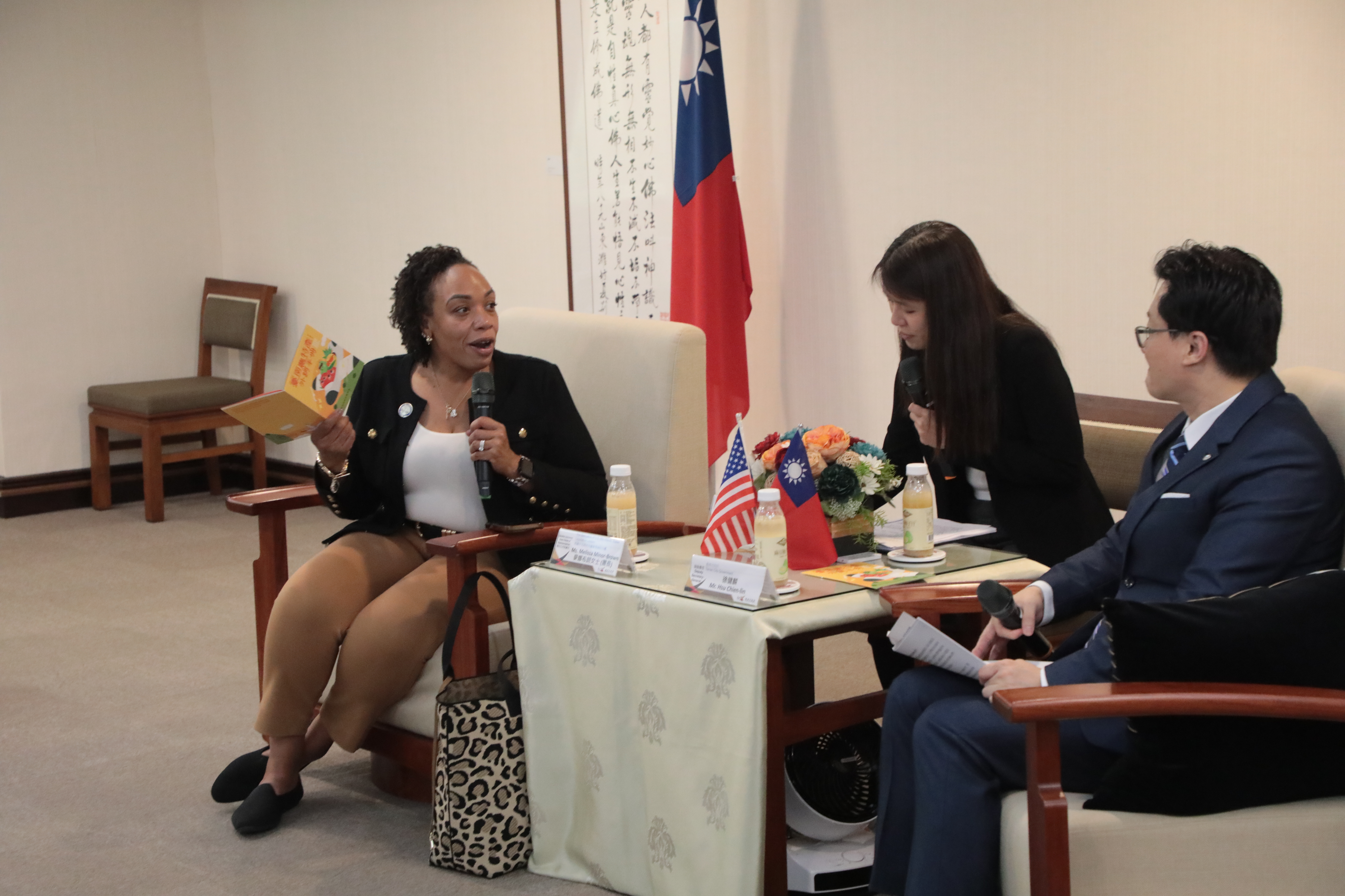 美國中大西洋州議會領袖團來訪台南 喜愛古都文化與台南熱情陽光