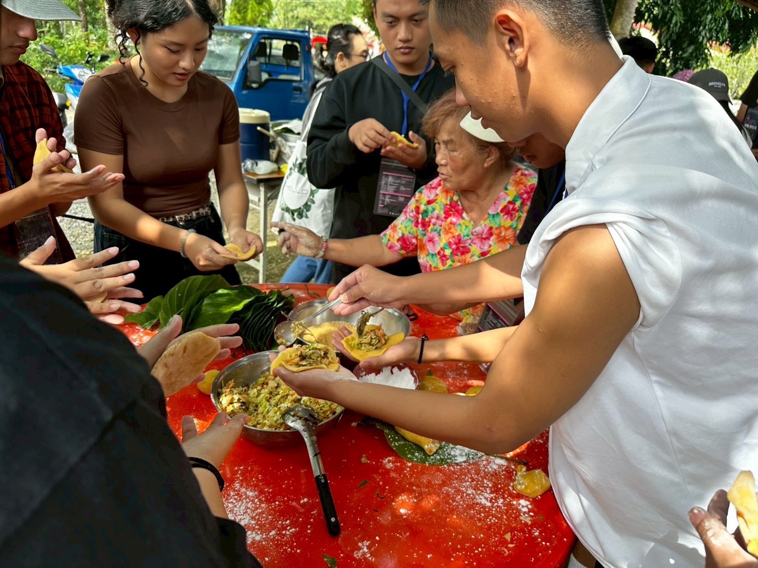 南青派對大專青年齊聚六重溪部落，觀摩吉貝耍夜祭，激發原民文化產業新思維