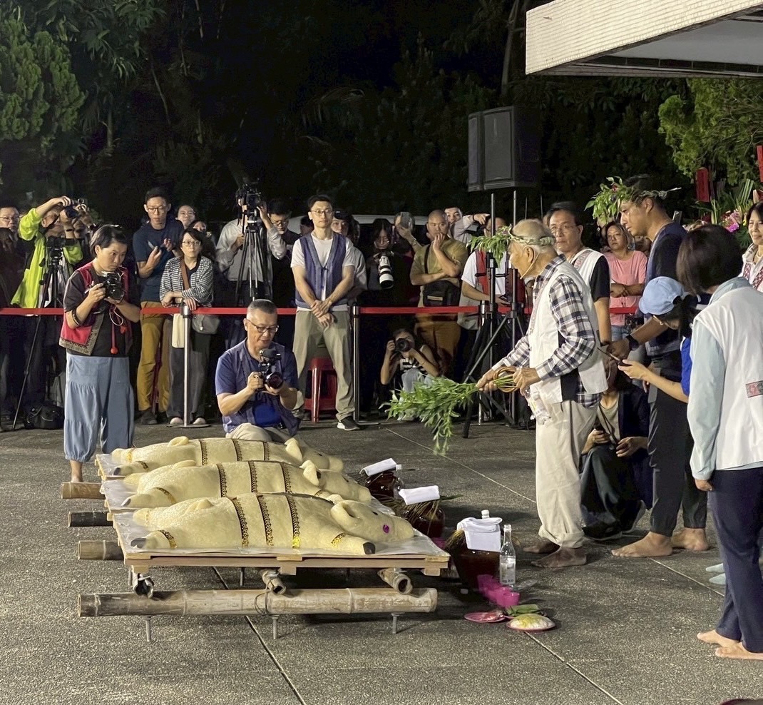 南青派對大專青年齊聚六重溪部落，觀摩吉貝耍夜祭，激發原民文化產業新思維