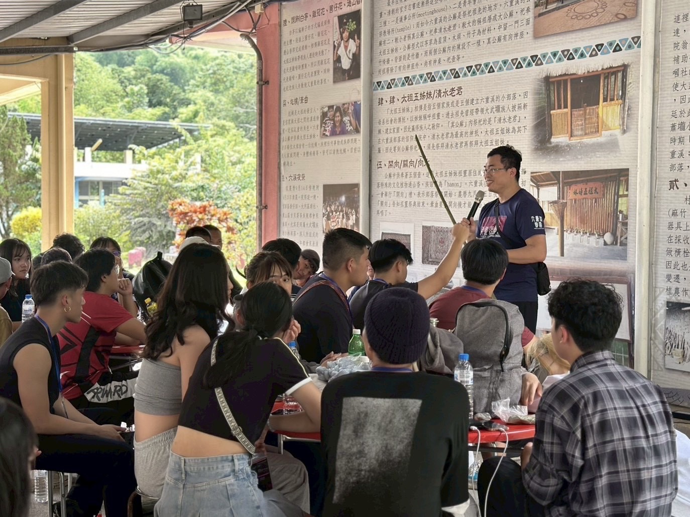 南青派對大專青年齊聚六重溪部落，觀摩吉貝耍夜祭，激發原民文化產業新思維