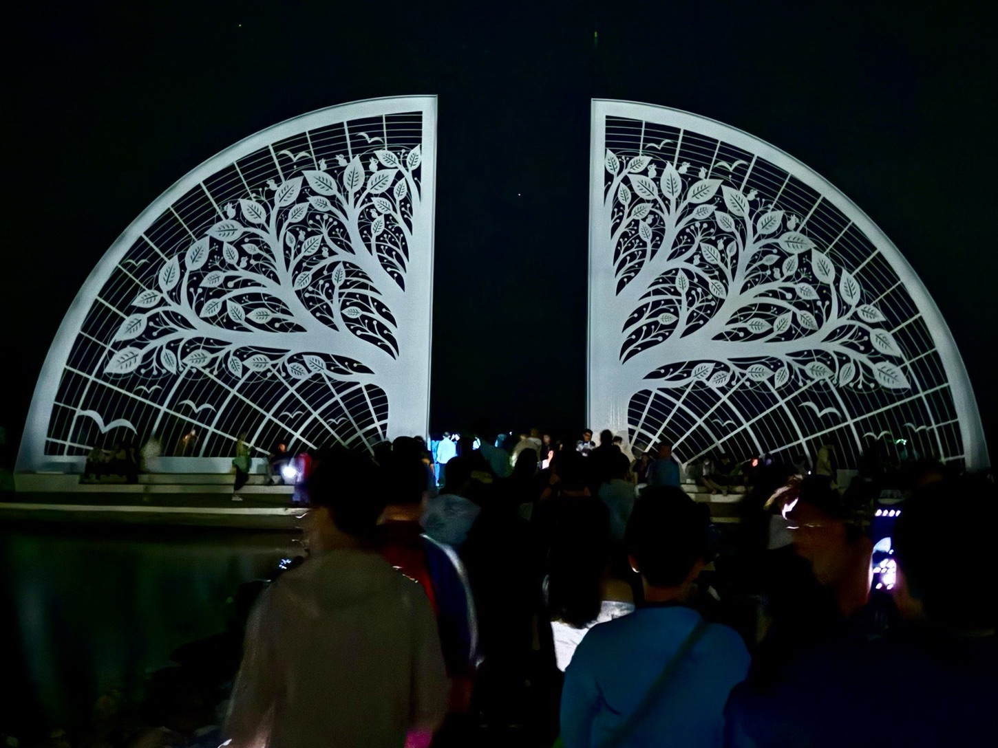 火舞夜祭 萬聖派對 追藍眼淚 全線帶動臺南旅遊爆棚人潮