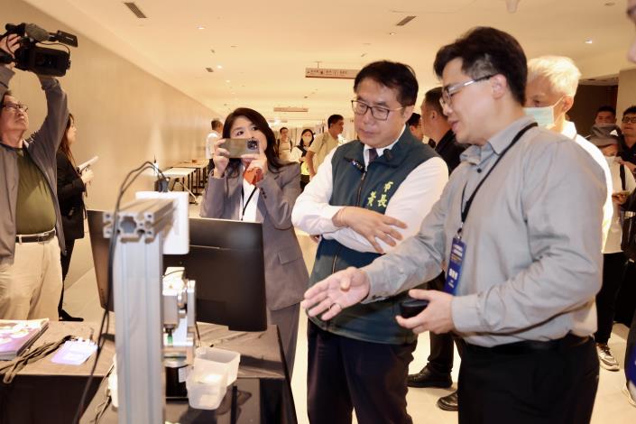 AI智慧機器人產業發展論壇登場照片-1