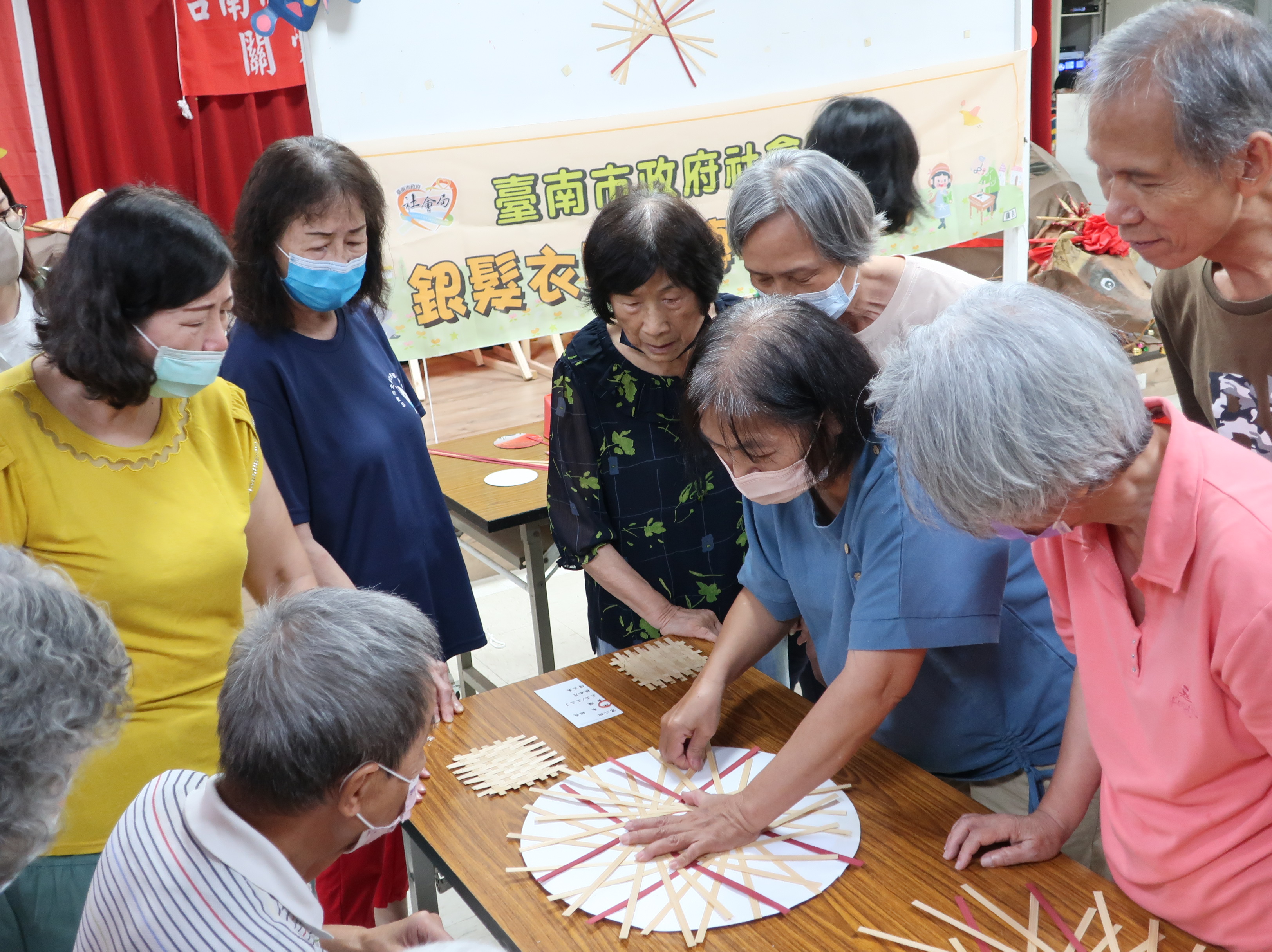 臺南市歡慶重陽節 黃偉哲市長加碼發放1,300元敬老金 祝福長者健康快樂、活躍樂齡