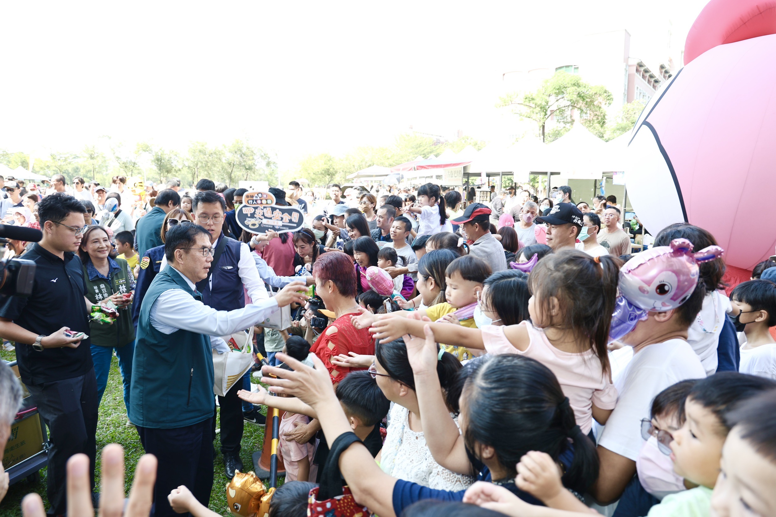 快樂放電日！2025台南市親子童樂會閃亮登場 黃偉哲與親子同樂