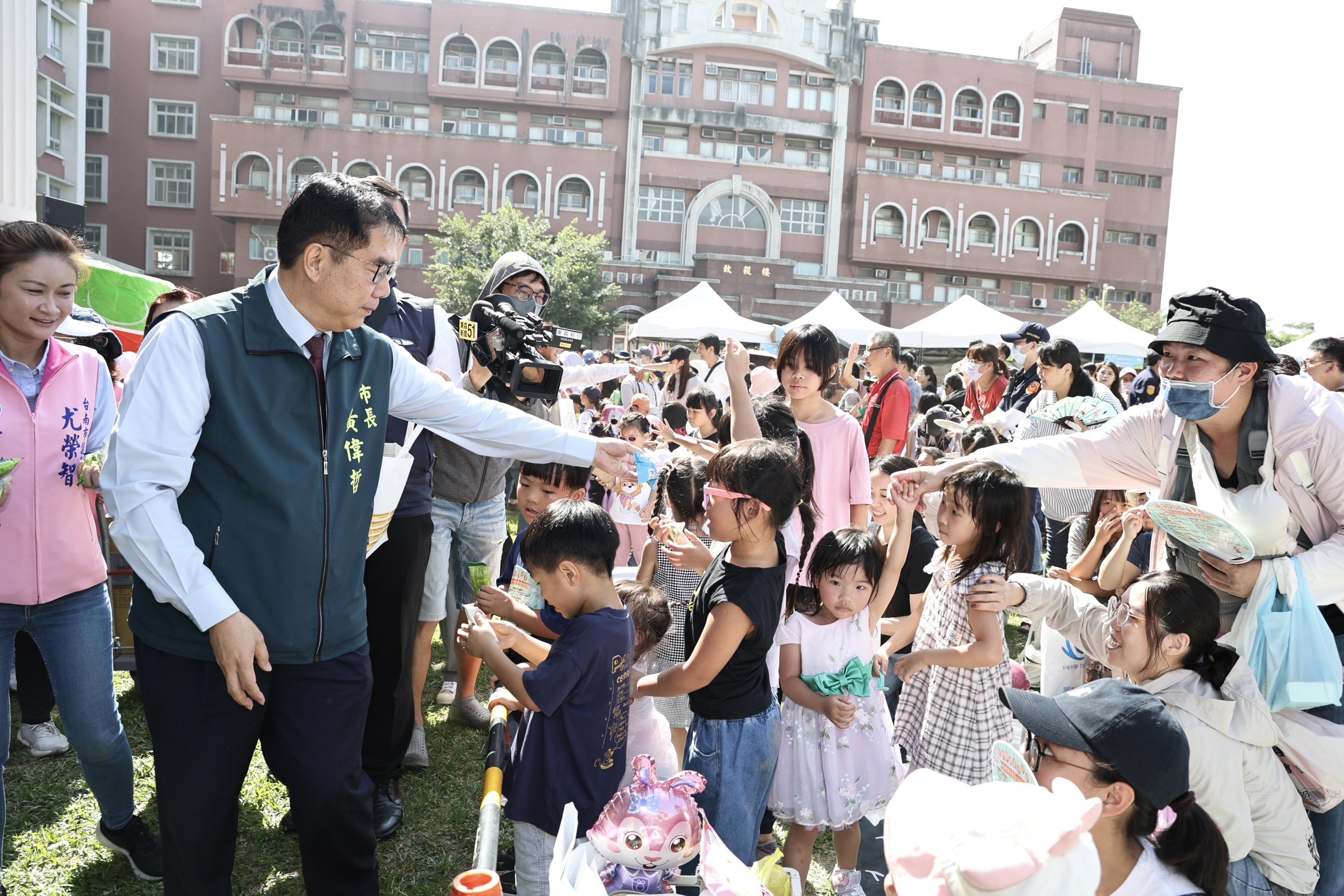 快樂放電日！2025台南市親子童樂會閃亮登場 黃偉哲與親子同樂