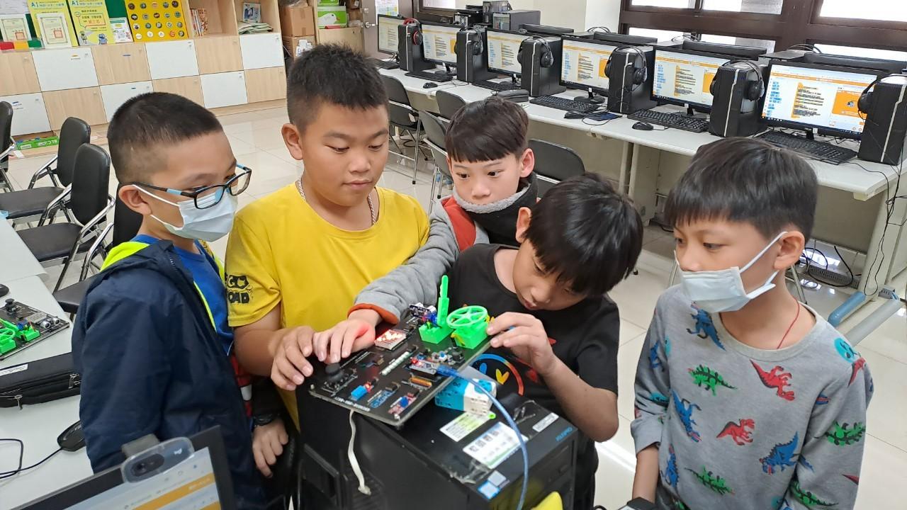 跨域教學創新全國發光 臺南五校獲教育部PBL-STEM+AICT跨域統整智慧學習獎項