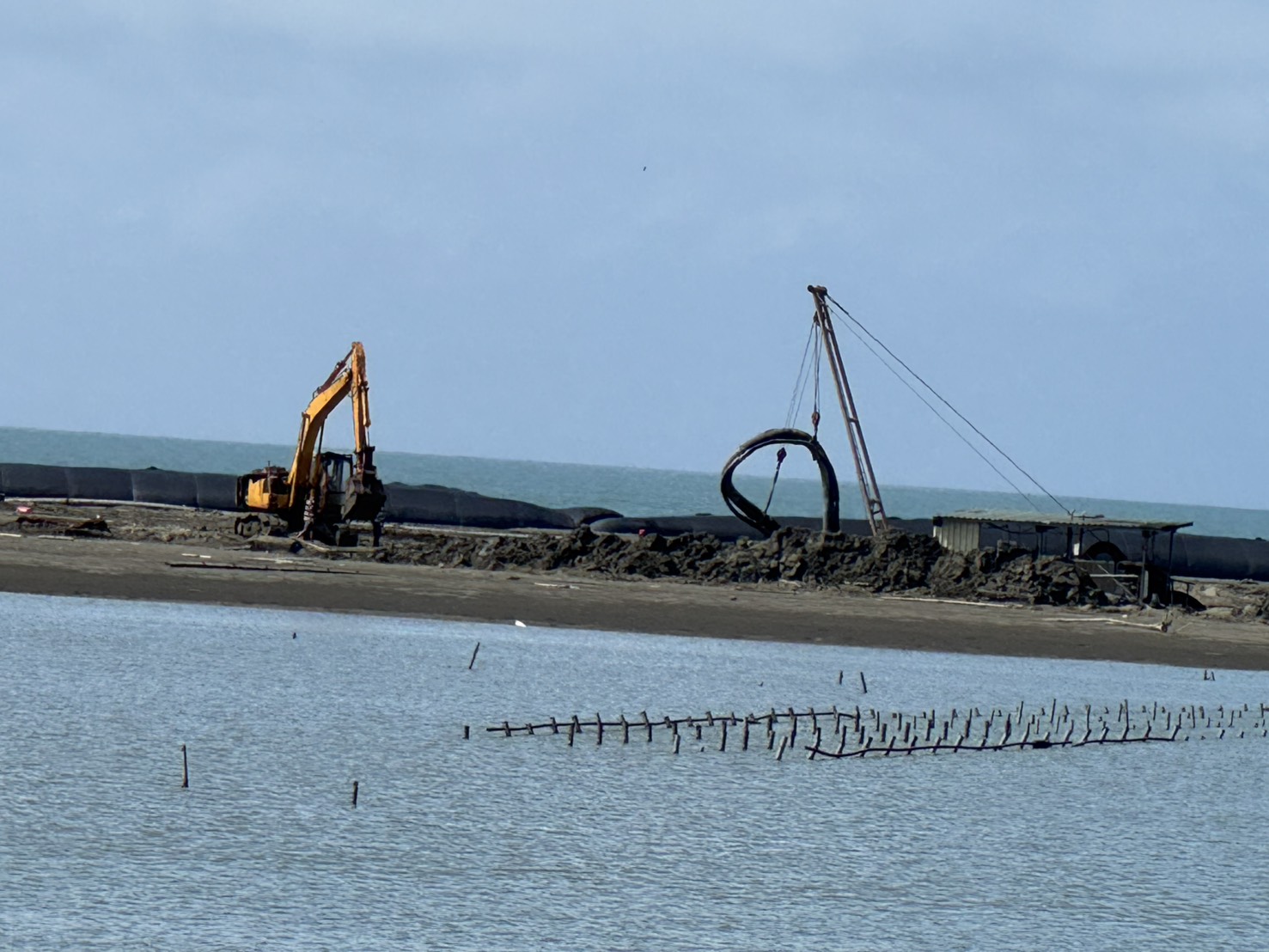因應鳳凰颱風來襲 臺南市完成七股區三道防線及海堤加高防止海水倒灌
