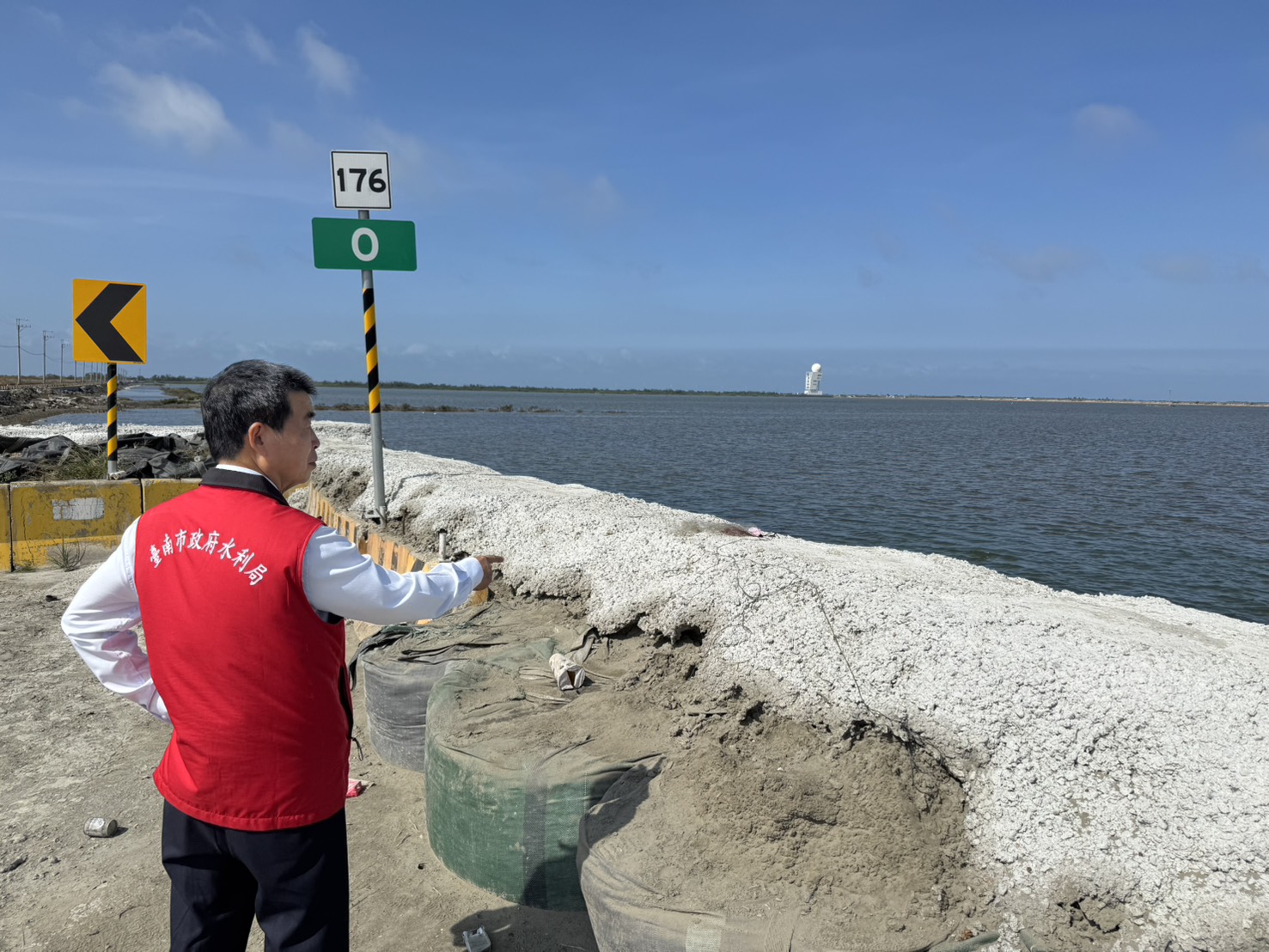 因應鳳凰颱風來襲 臺南市完成七股區三道防線及海堤加高防止海水倒灌