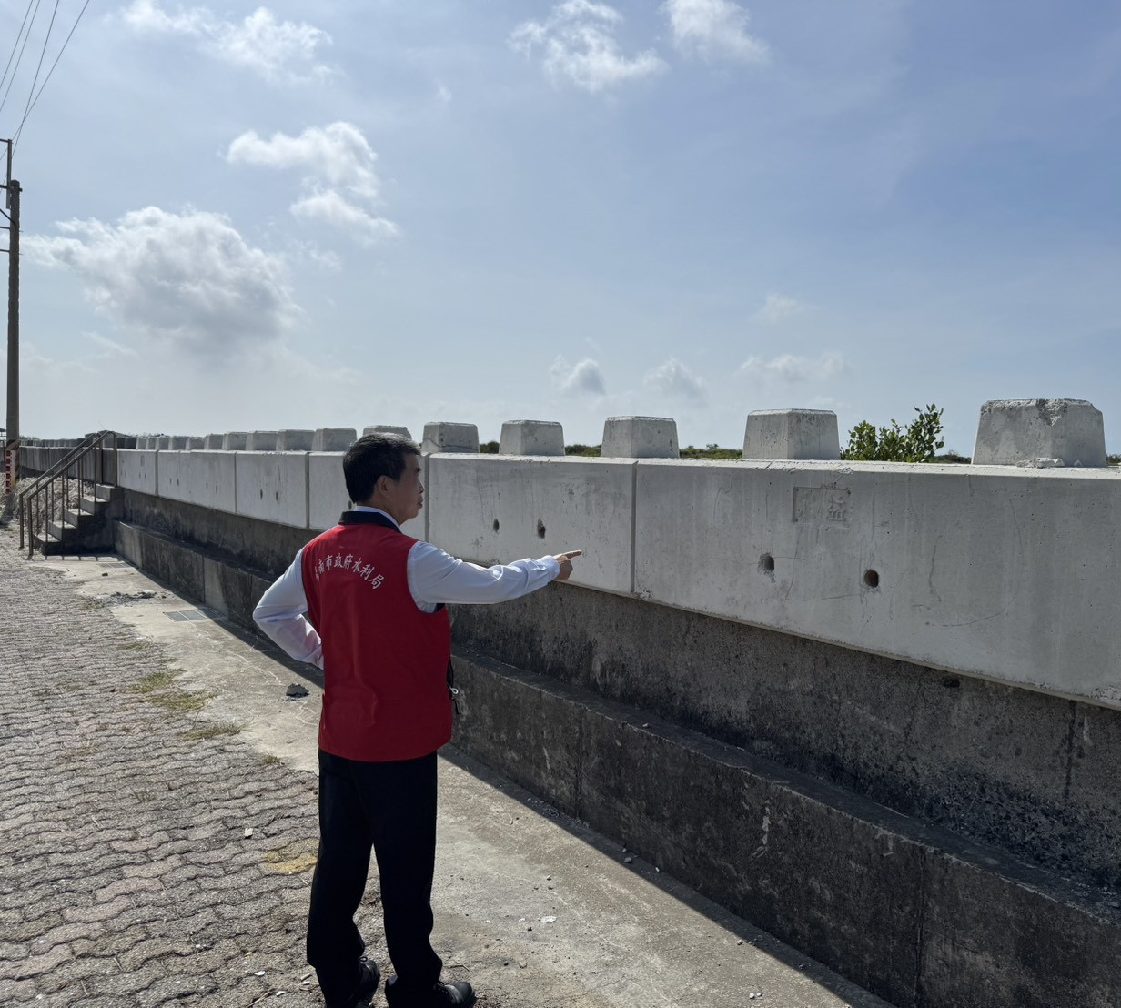 因應鳳凰颱風來襲 臺南市完成七股區三道防線及海堤加高防止海水倒灌