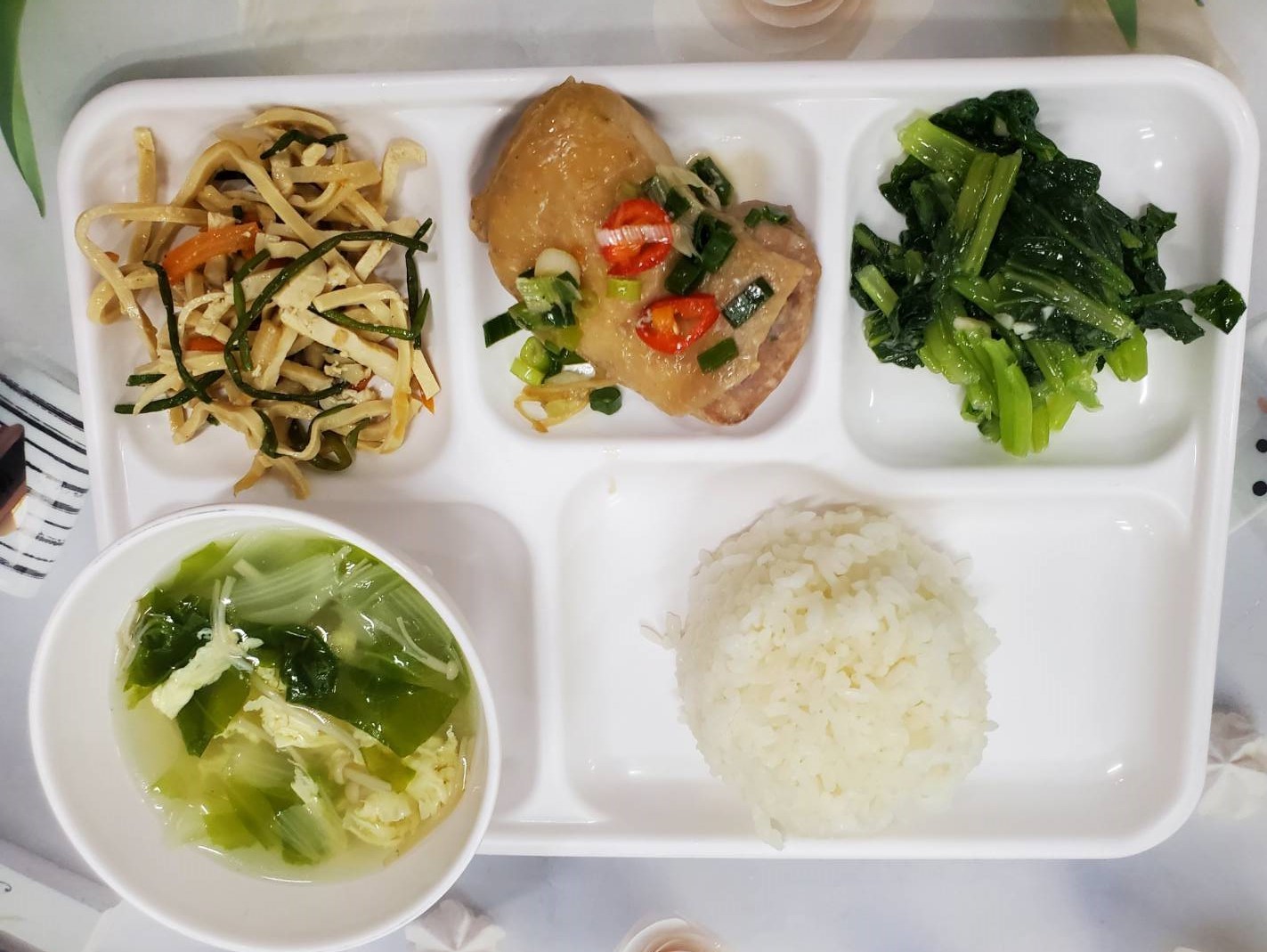 南市學校午餐蛋品全面清查 確認無使用芬普尼雞蛋 市長黃偉哲：全力守護學生午餐安全