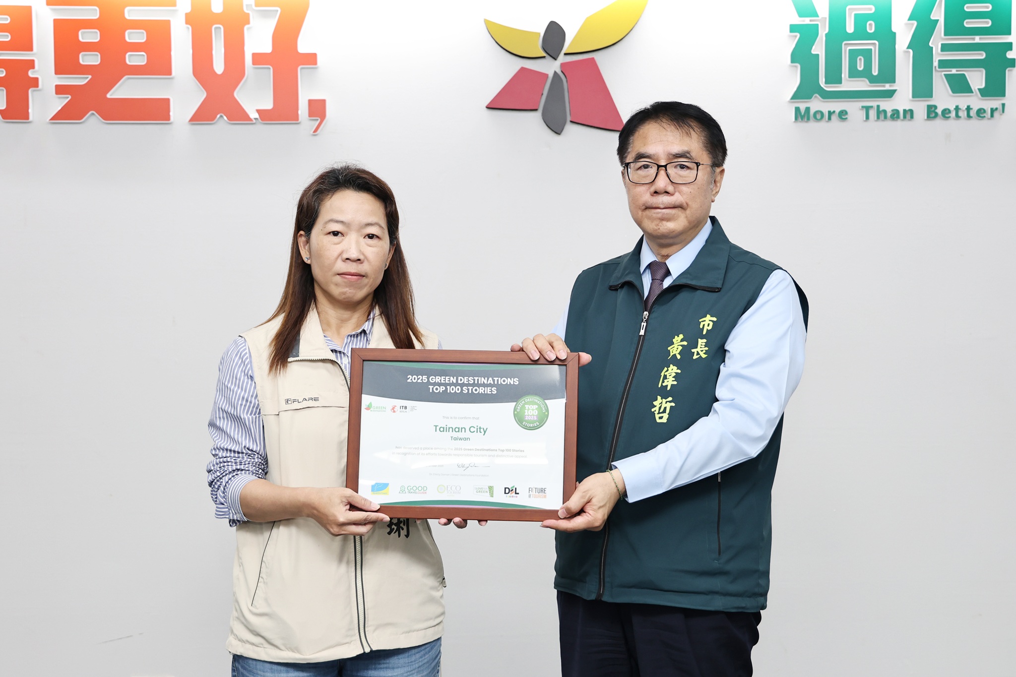 台南老屋民宿獲「2025全球百大目的地故事獎」 觀旅局於市政會議獻獎