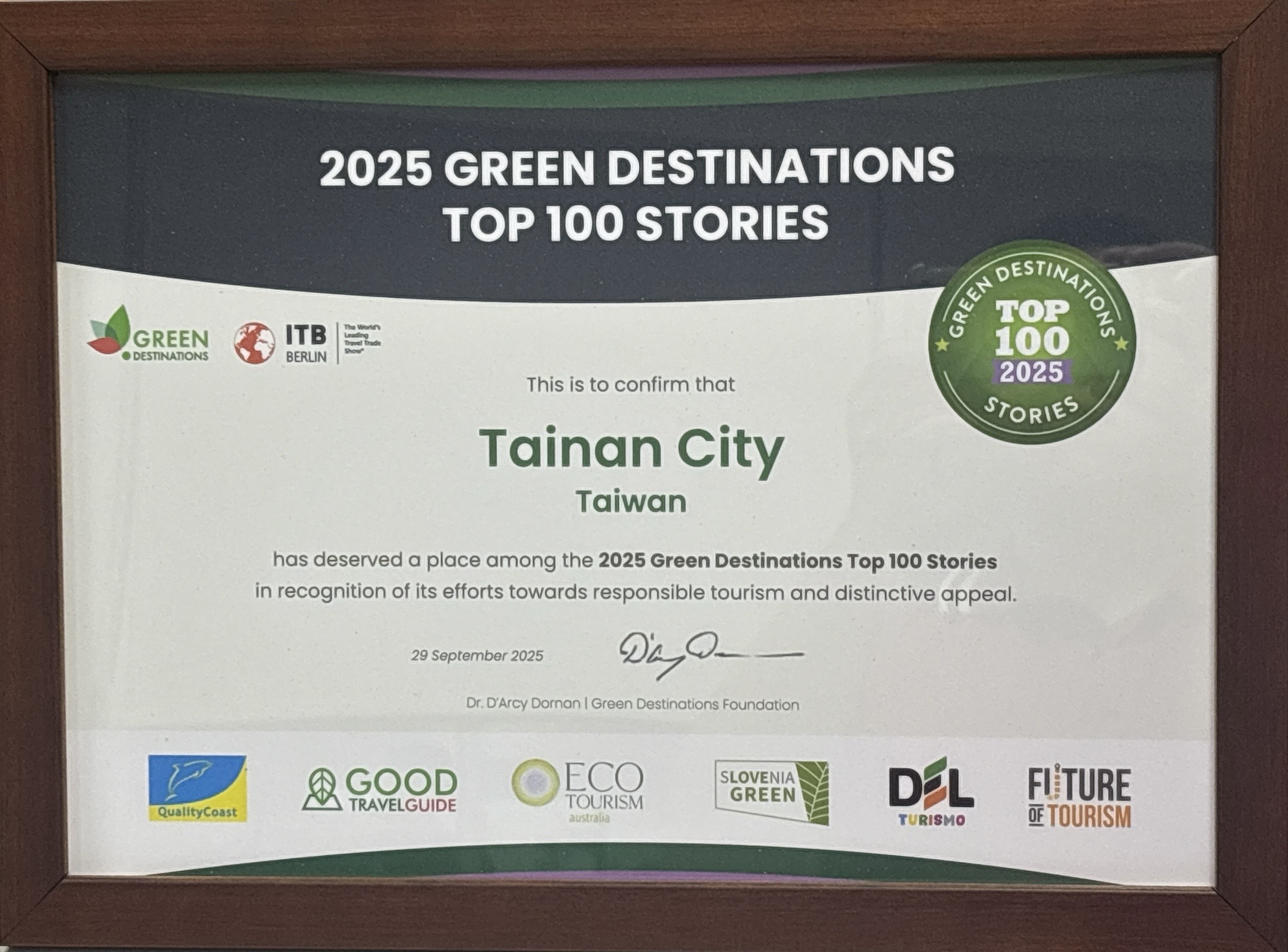 台南老屋民宿獲「2025全球百大目的地故事獎」 觀旅局於市政會議獻獎