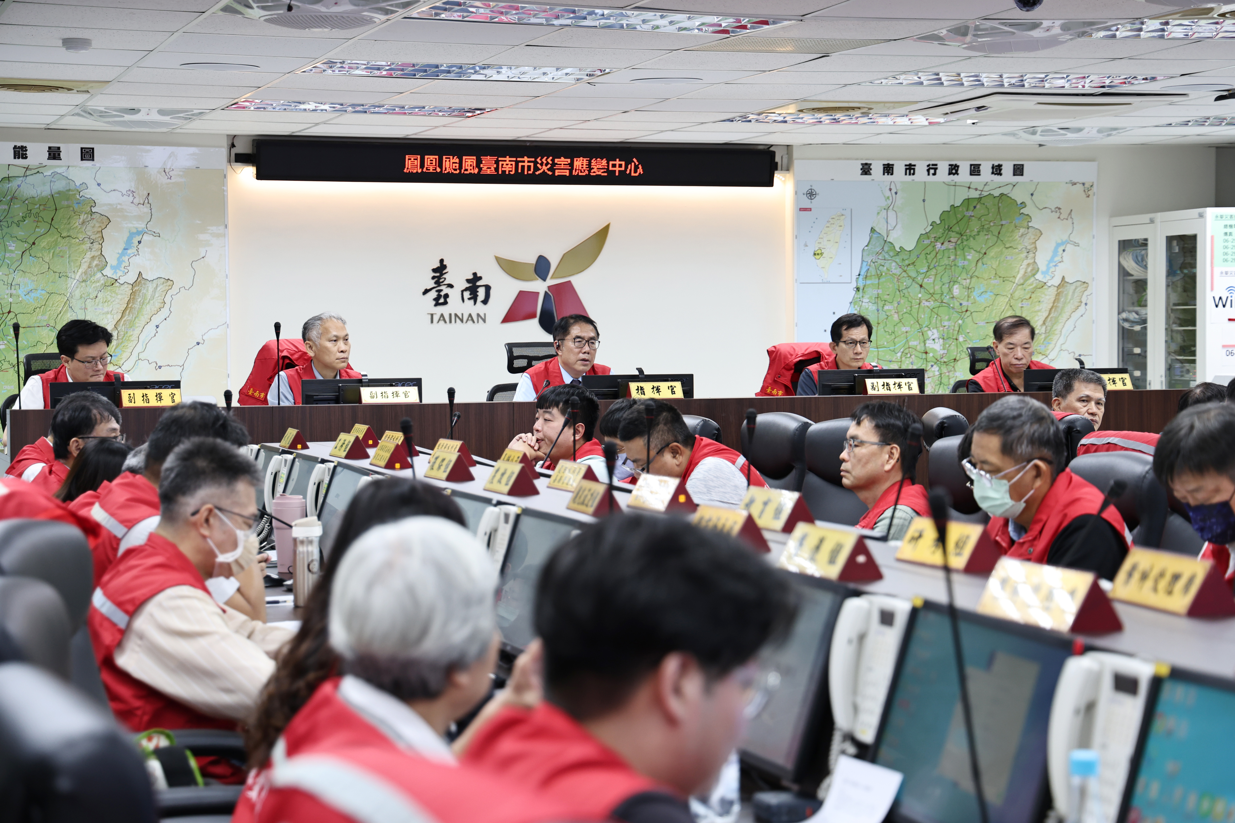南市府召開「鳳凰颱風防颱工作會報」 黃偉哲要求各單位預做準備慎防災情發生