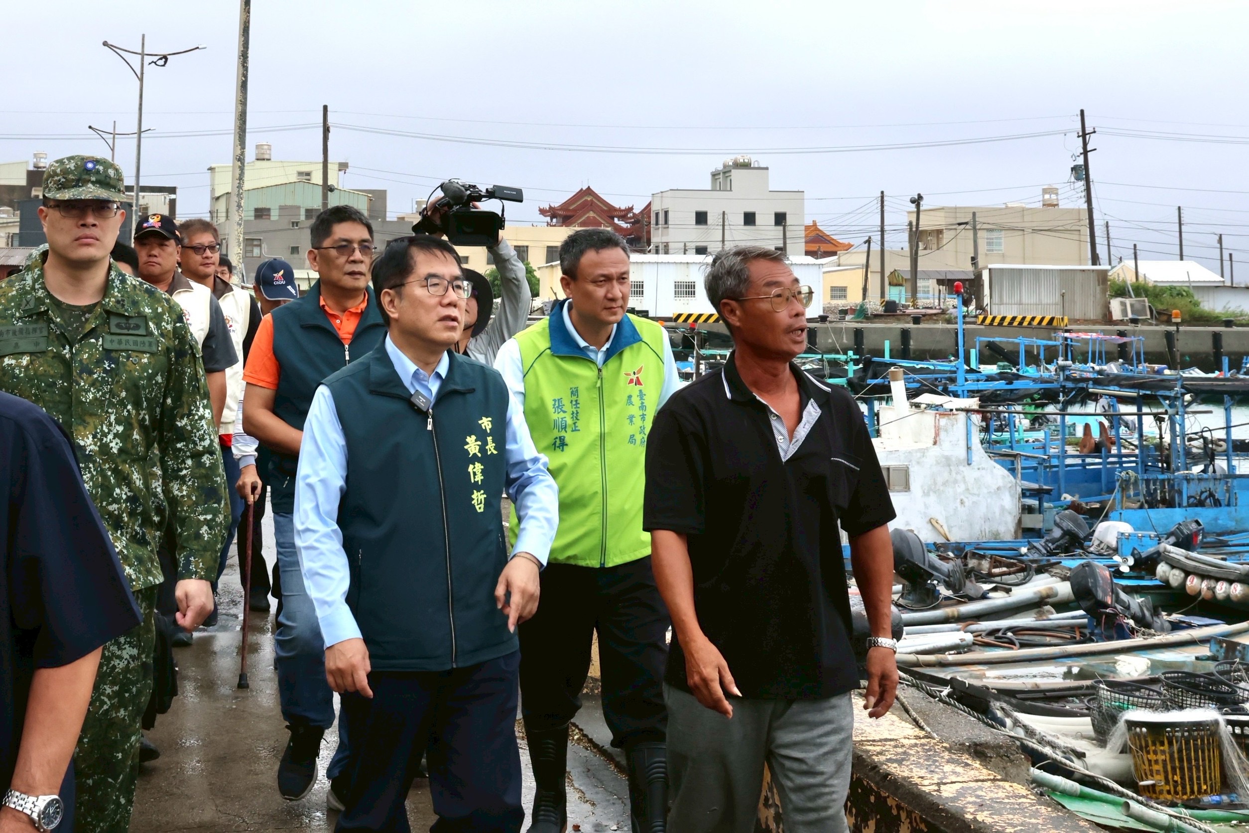 擔憂鳳凰颱風影響  黃偉哲今早馬不停蹄視察北門、將軍、七股復建情況