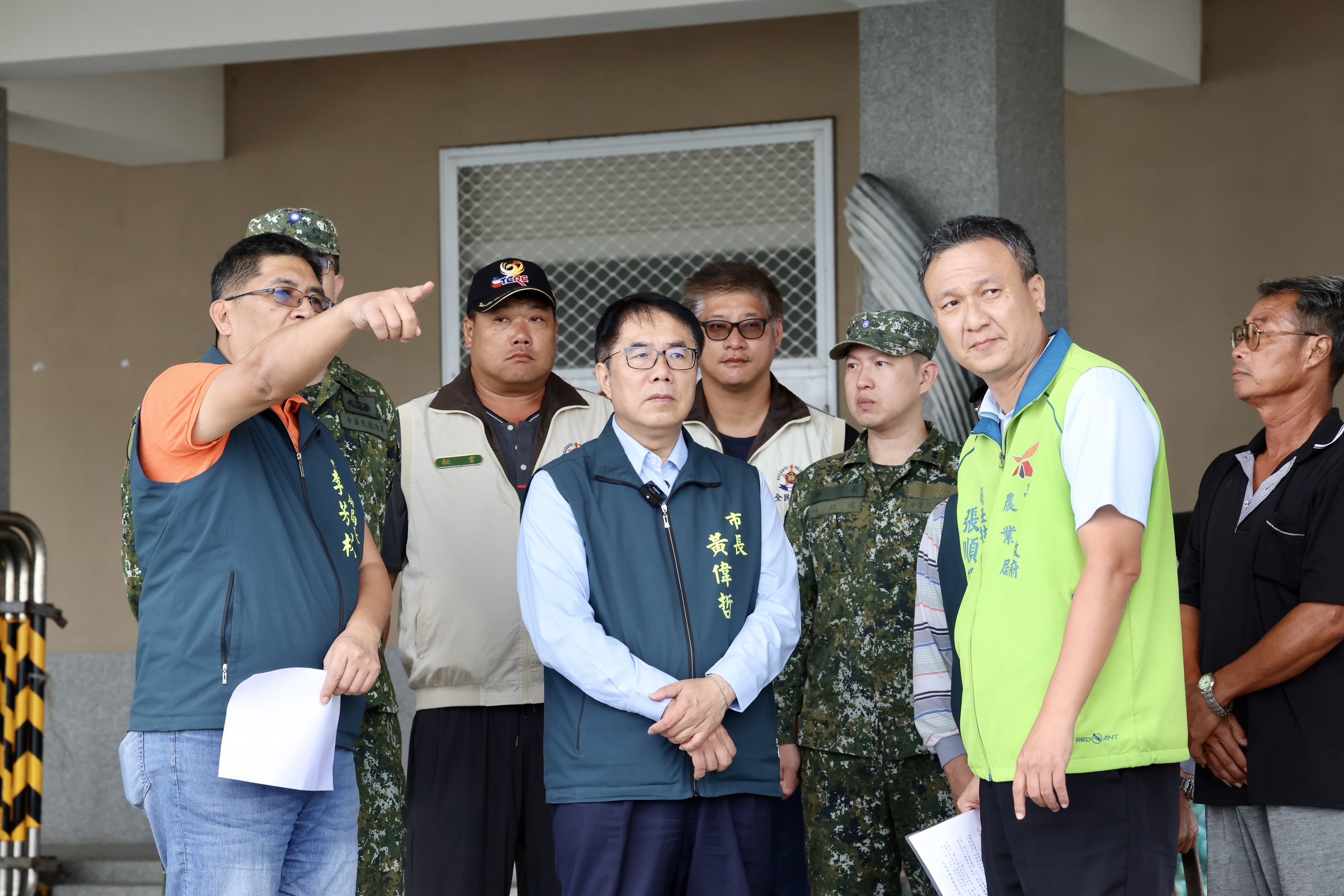 擔憂鳳凰颱風影響  黃偉哲今早馬不停蹄視察北門、將軍、七股復建情況