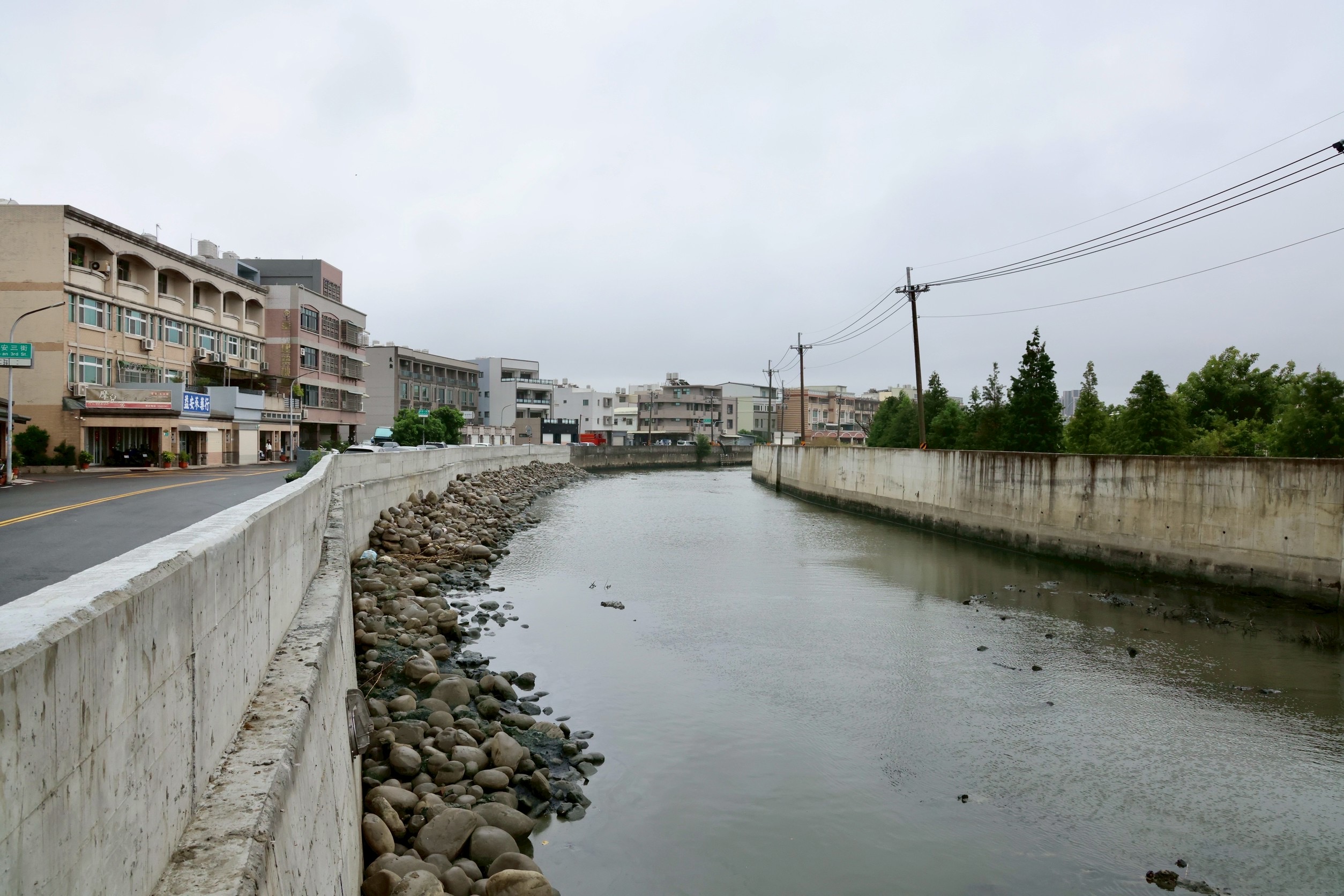 黃偉哲視察安南區六塊寮排水區抽水機組  要求確保排水系統完善作業