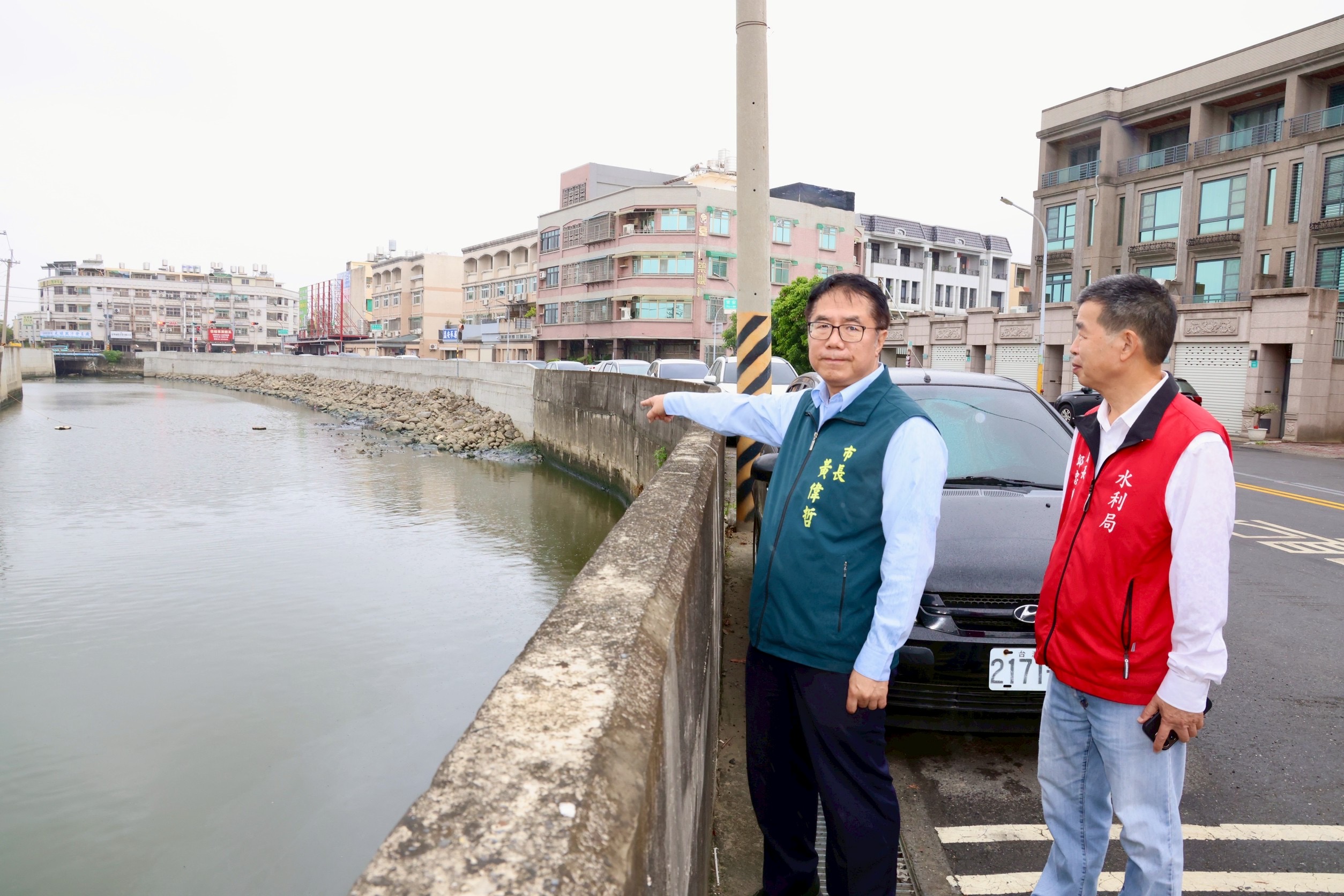 黃偉哲視察安南區六塊寮排水區抽水機組  要求確保排水系統完善作業