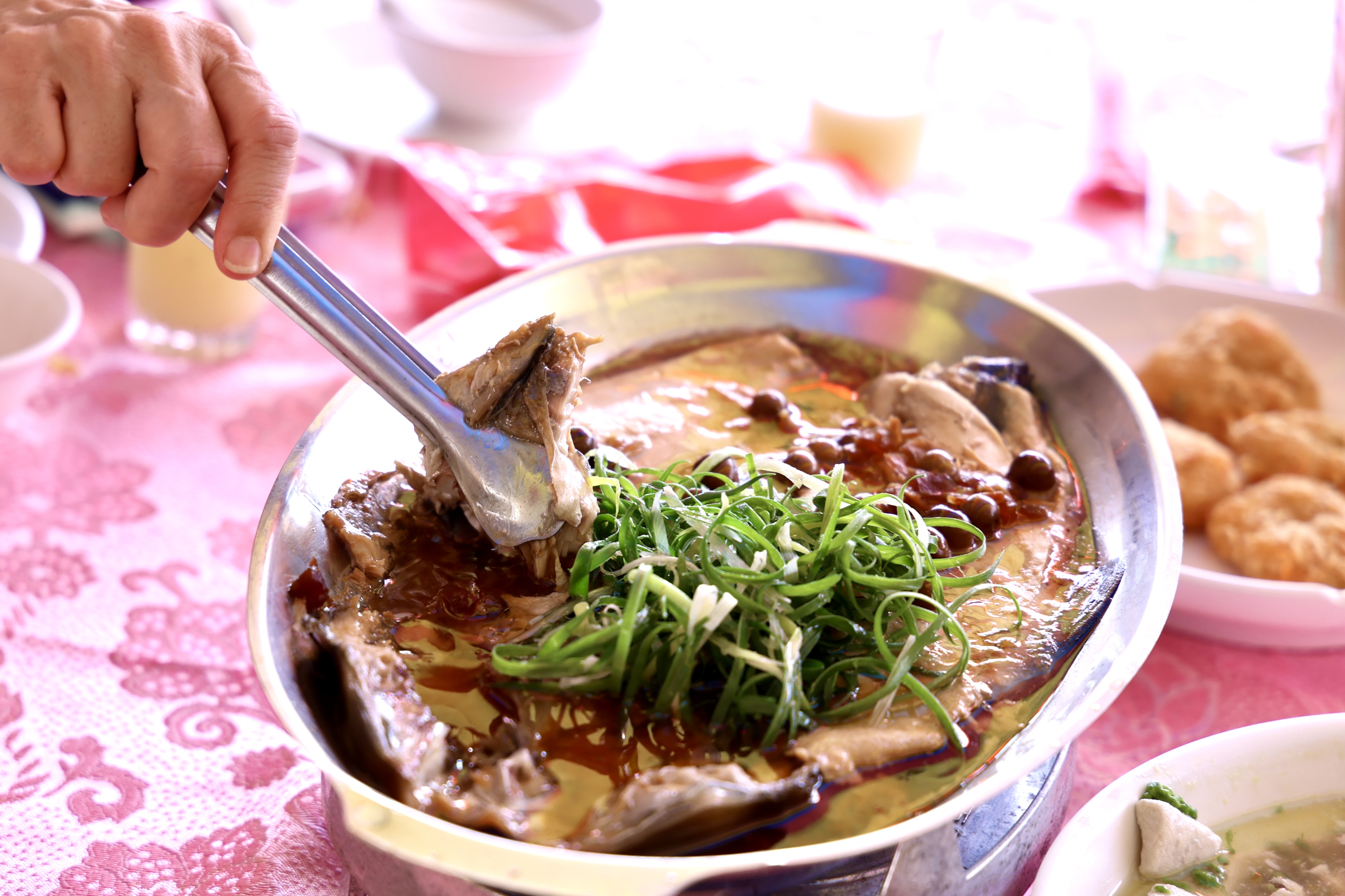 「虱目魚主題活動」南鯤鯓代天府登場 黃偉哲邀民眾支持在地漁民、品嚐海味招牌