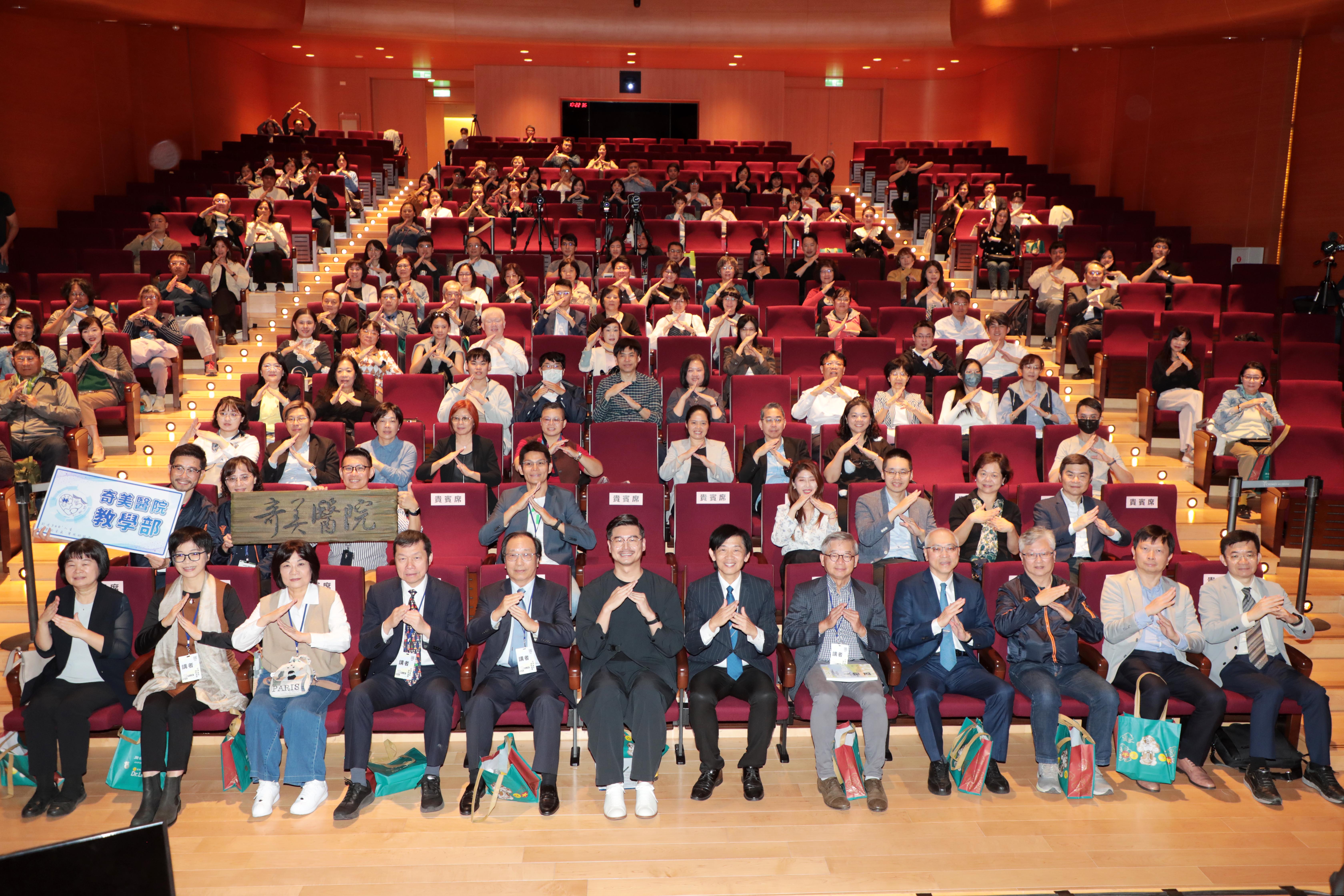 黃偉哲出席2025台灣當代人物論壇　分享台南智慧醫療、地方創生與永續發展成果