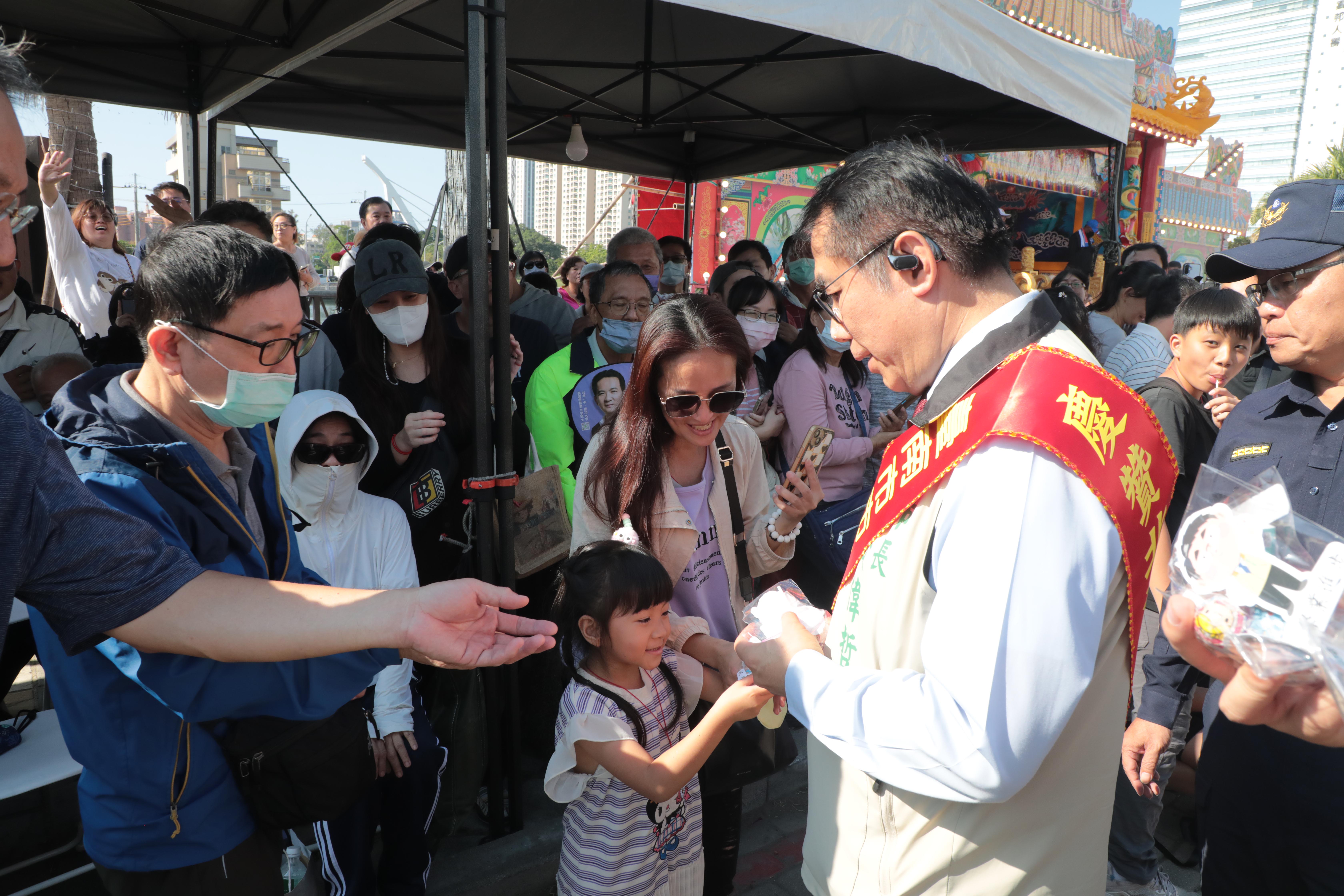 北港媽祖南都巡歷抵河樂廣場　黃偉哲到場接駕祈福