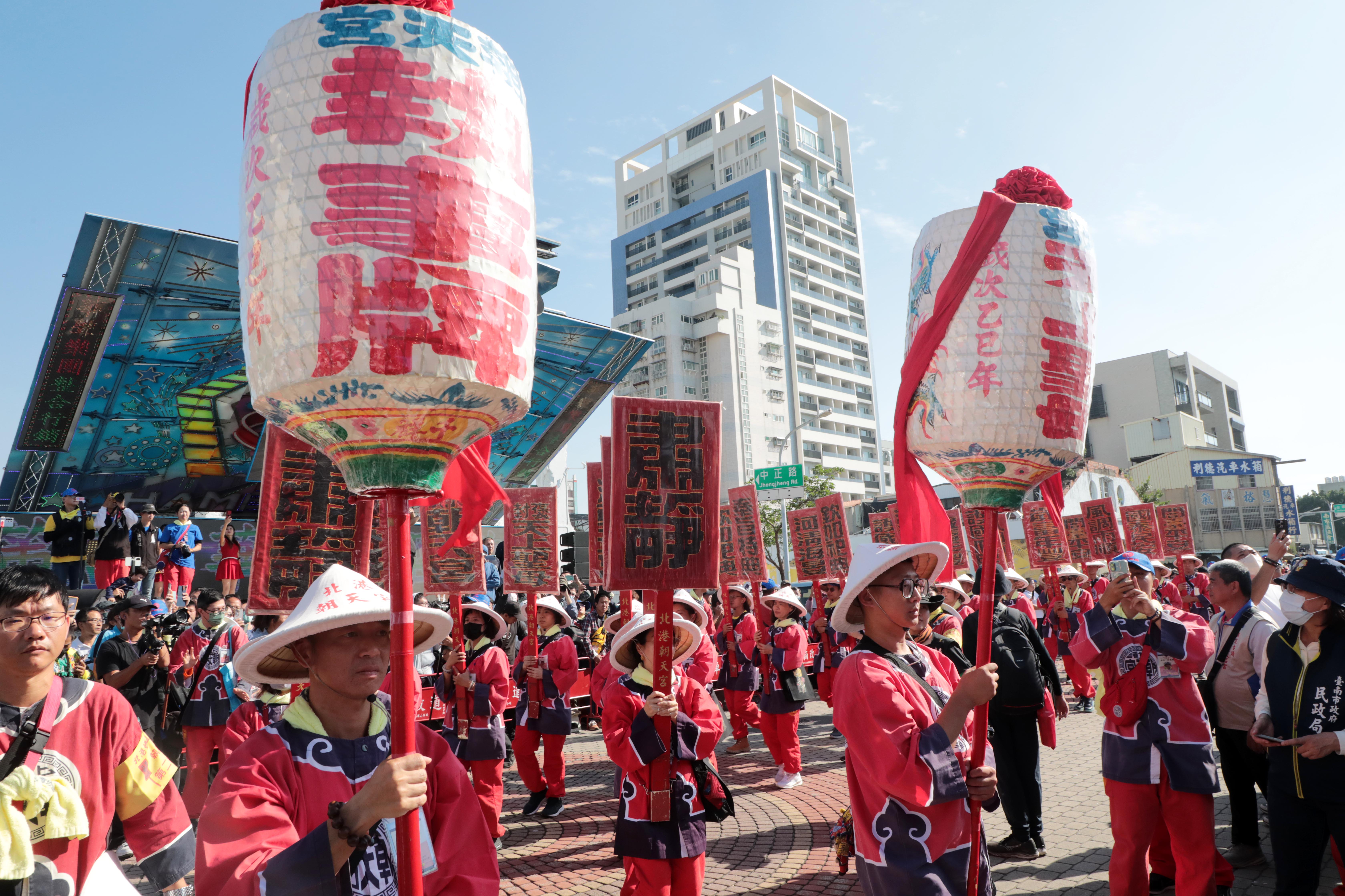 北港媽祖南都巡歷抵河樂廣場　黃偉哲到場接駕祈福