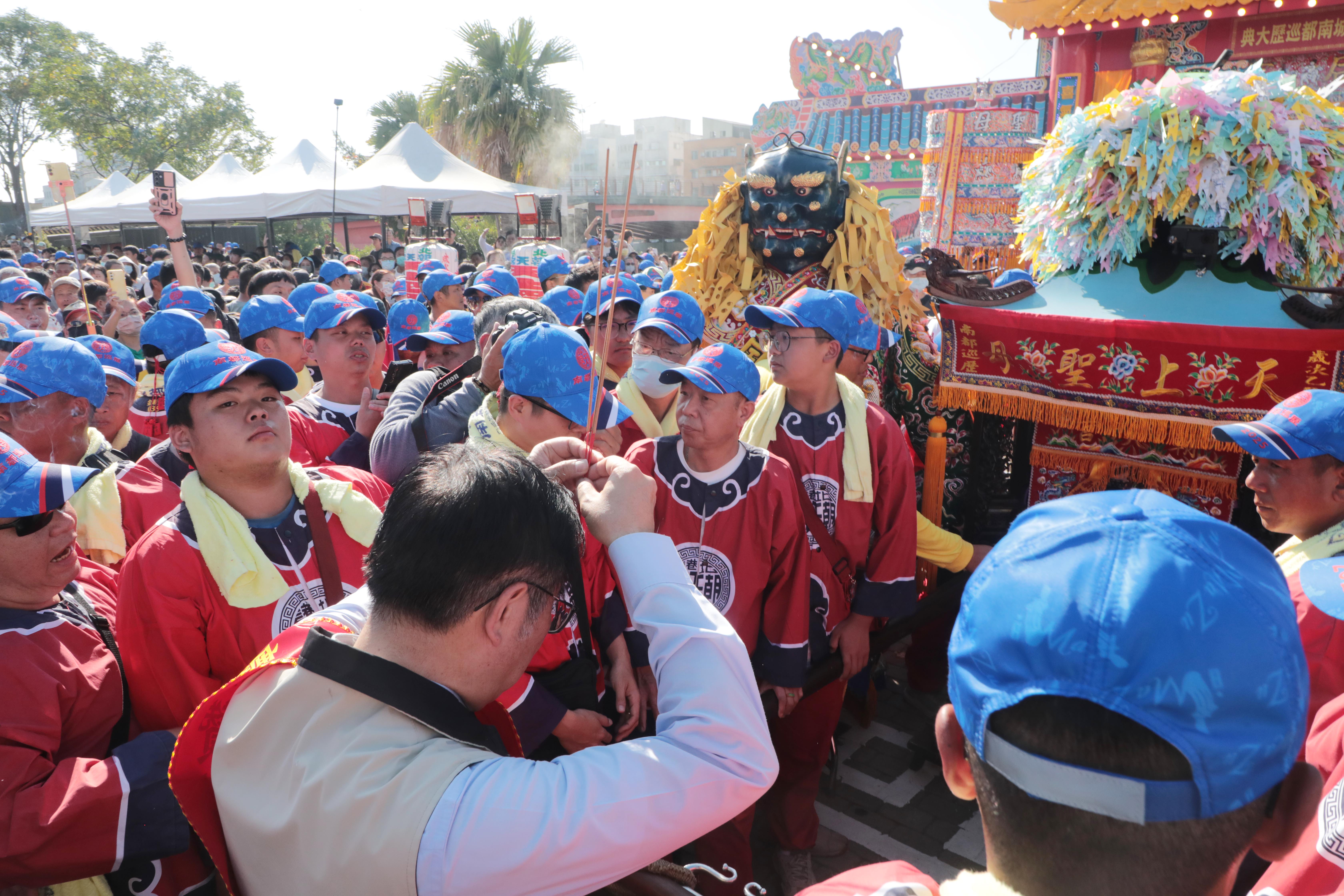 北港媽祖南都巡歷抵河樂廣場　黃偉哲到場接駕祈福
