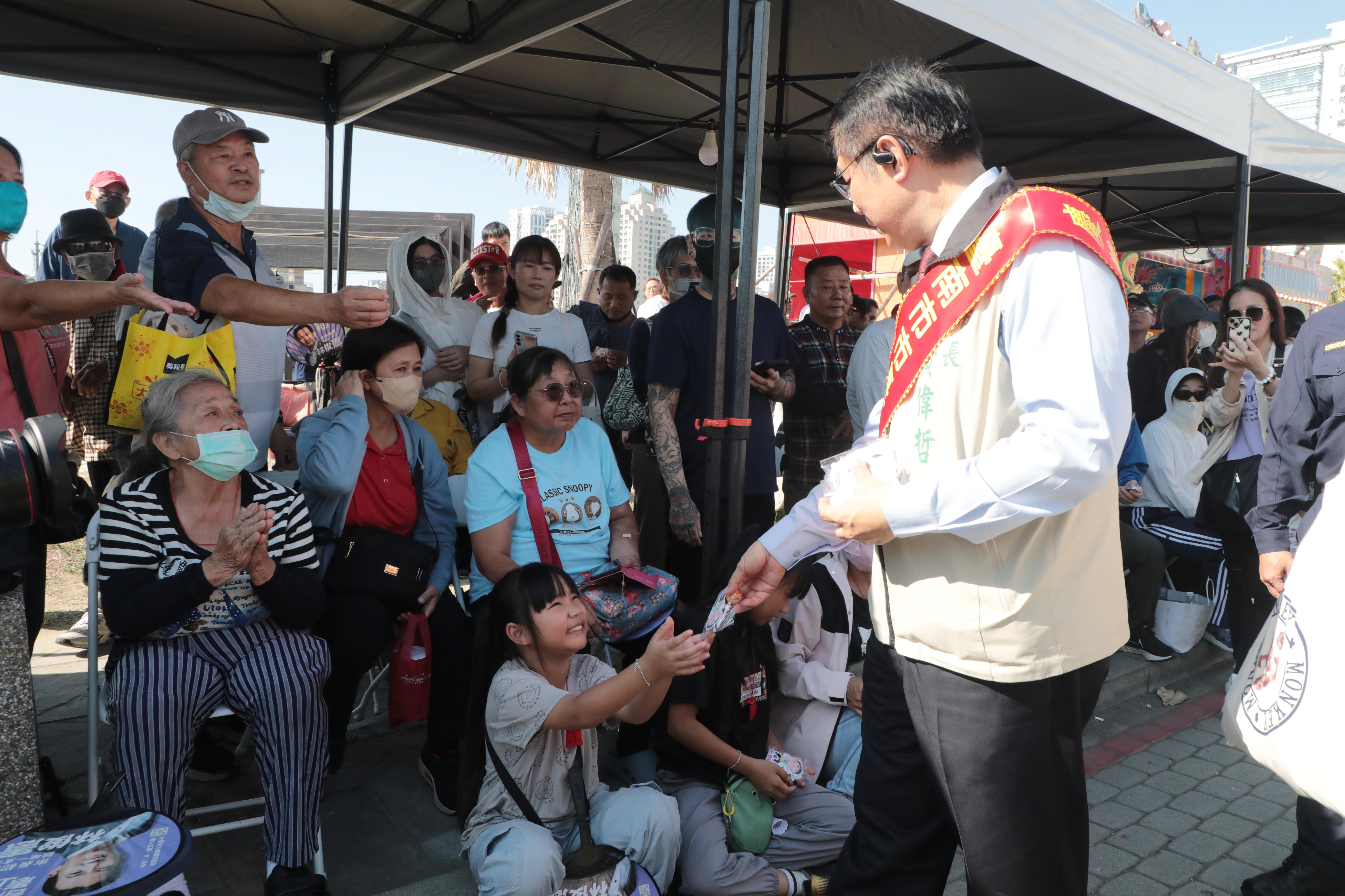 北港媽祖南都巡歷抵河樂廣場　黃偉哲到場接駕祈福