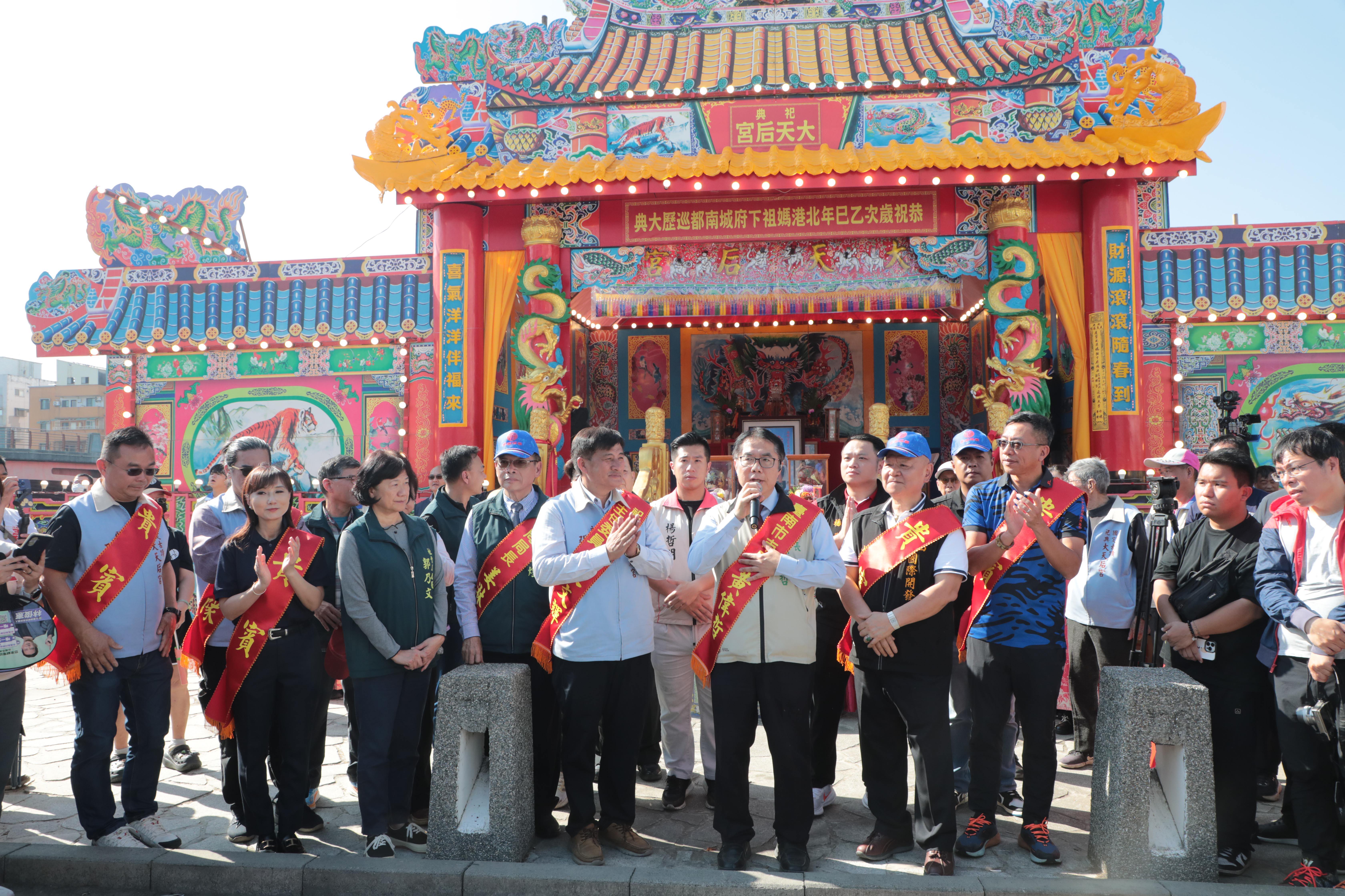 北港媽祖南都巡歷抵河樂廣場　黃偉哲到場接駕祈福