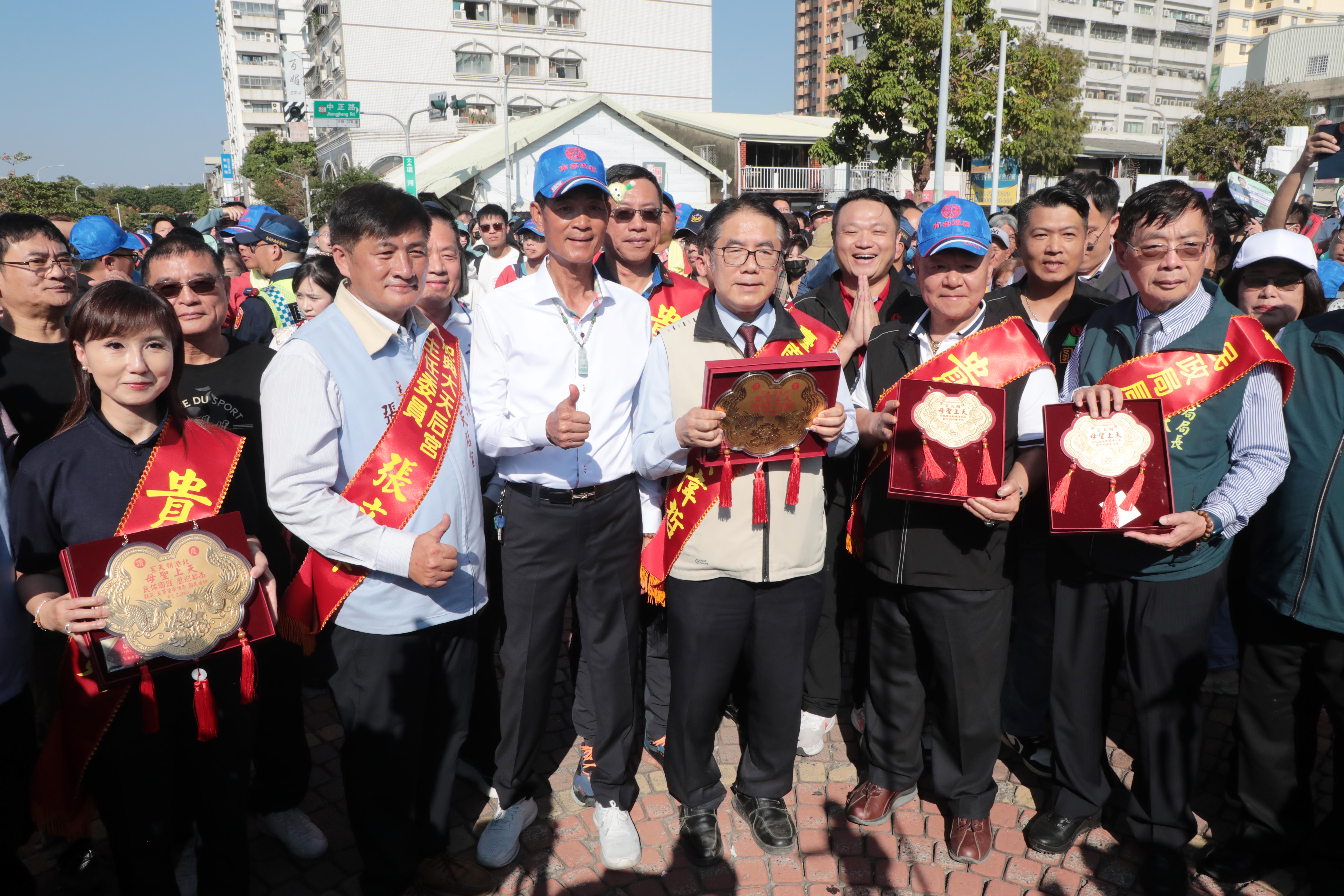 北港媽祖南都巡歷抵河樂廣場　黃偉哲到場接駕祈福