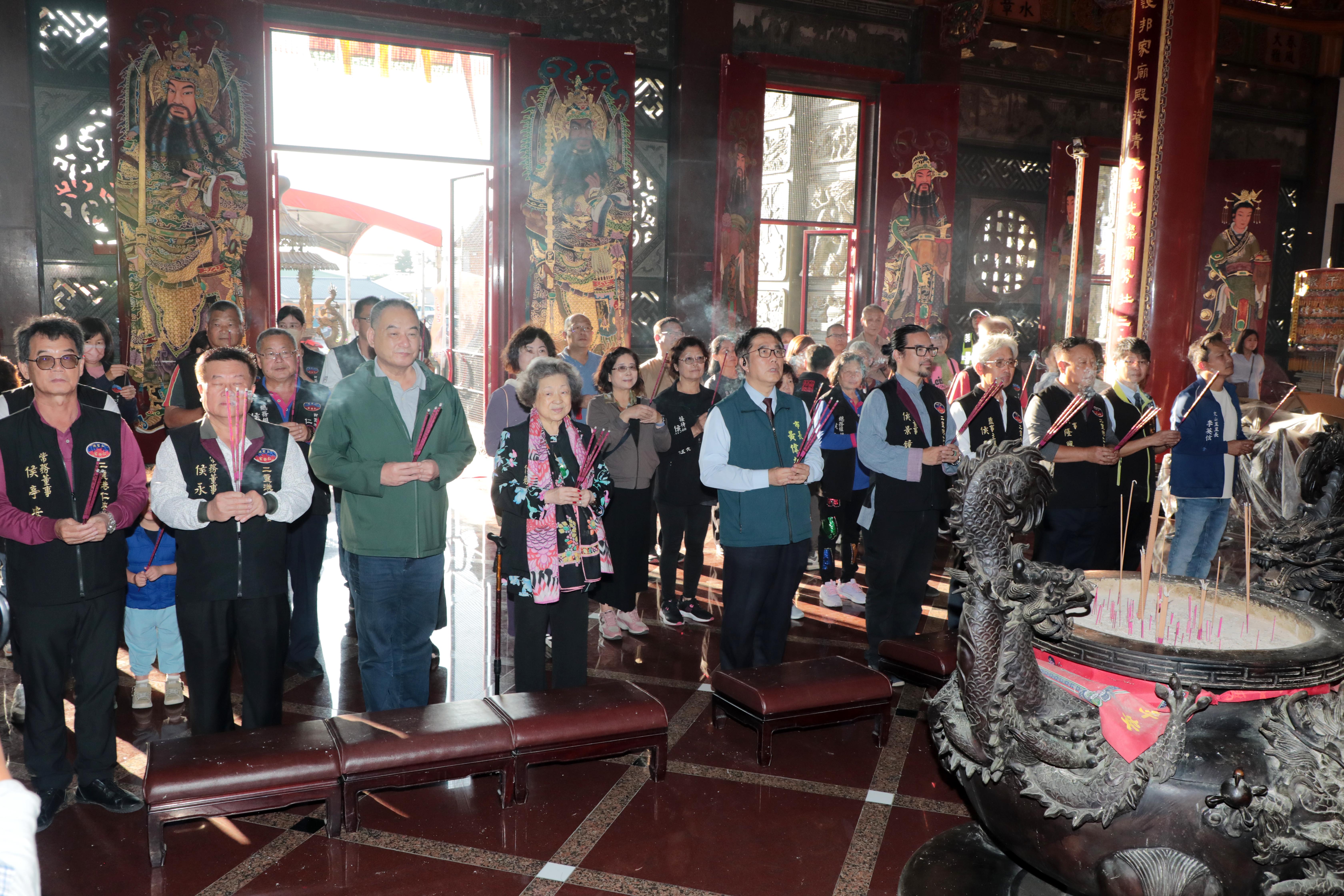 黃偉哲迎駕北港媽祖　盼庇佑將軍、北門災後平安復原