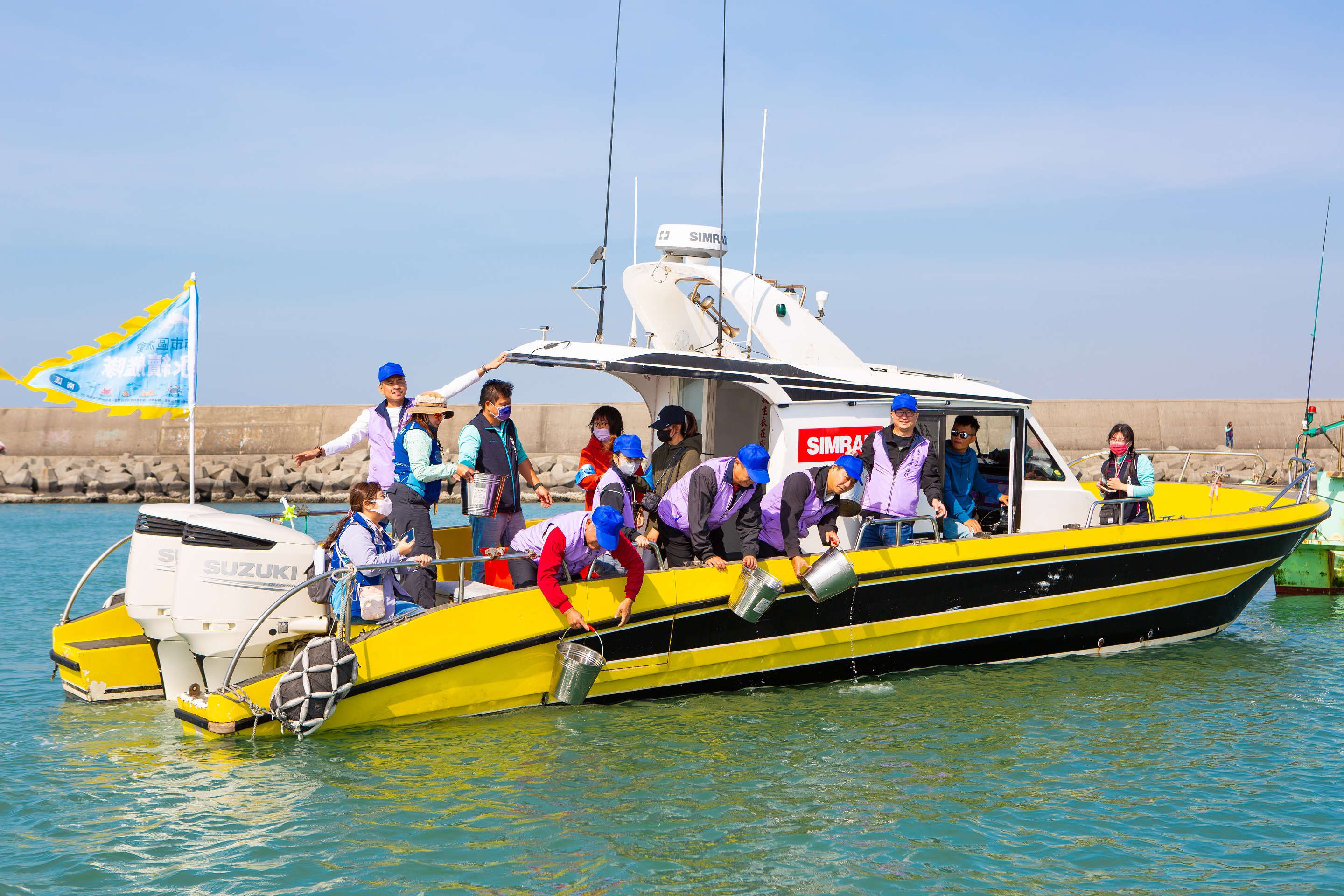 漁蚵攜手放流　永續艦隊啟動海洋共生新篇章