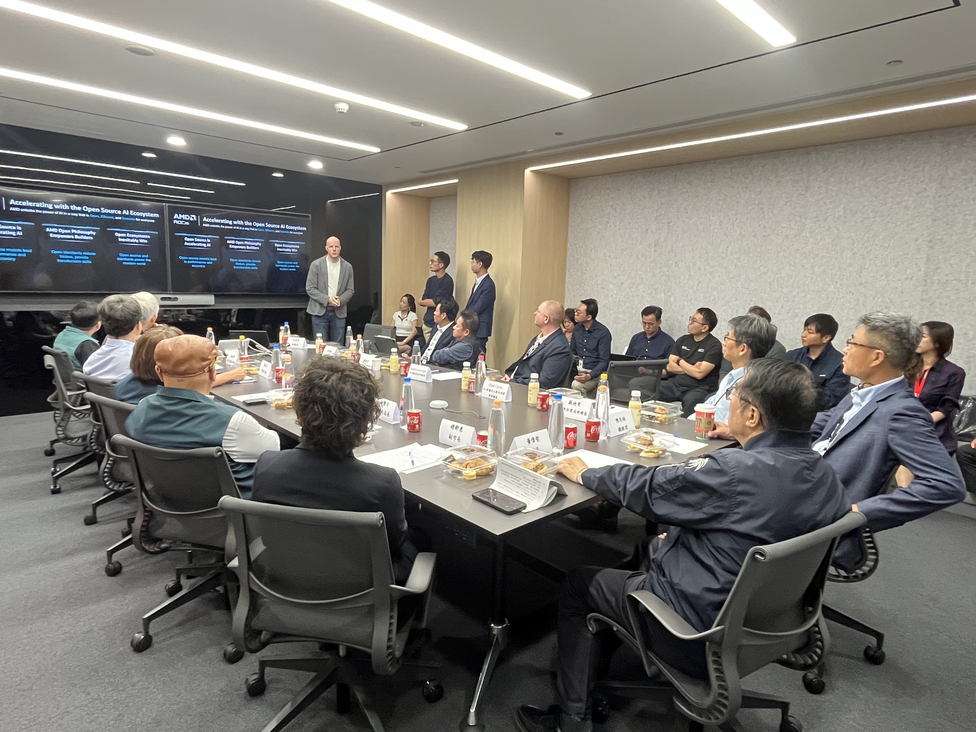 AMD進駐沙崙　黃偉哲親訪研發中心揭示臺南AI新時代