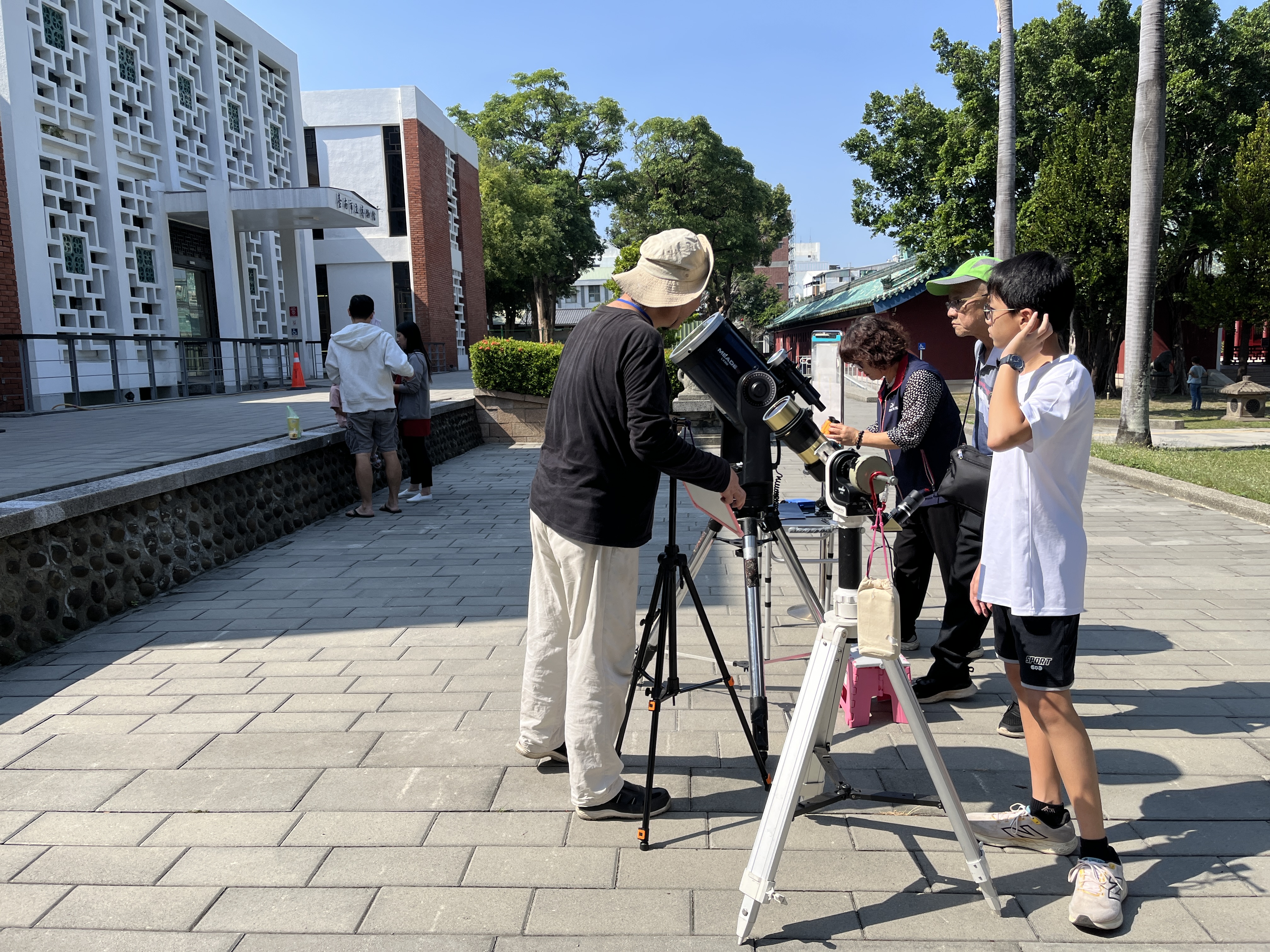 日本工程師在臺南架起望遠鏡　週末相揪體驗台日最暖的天文交流