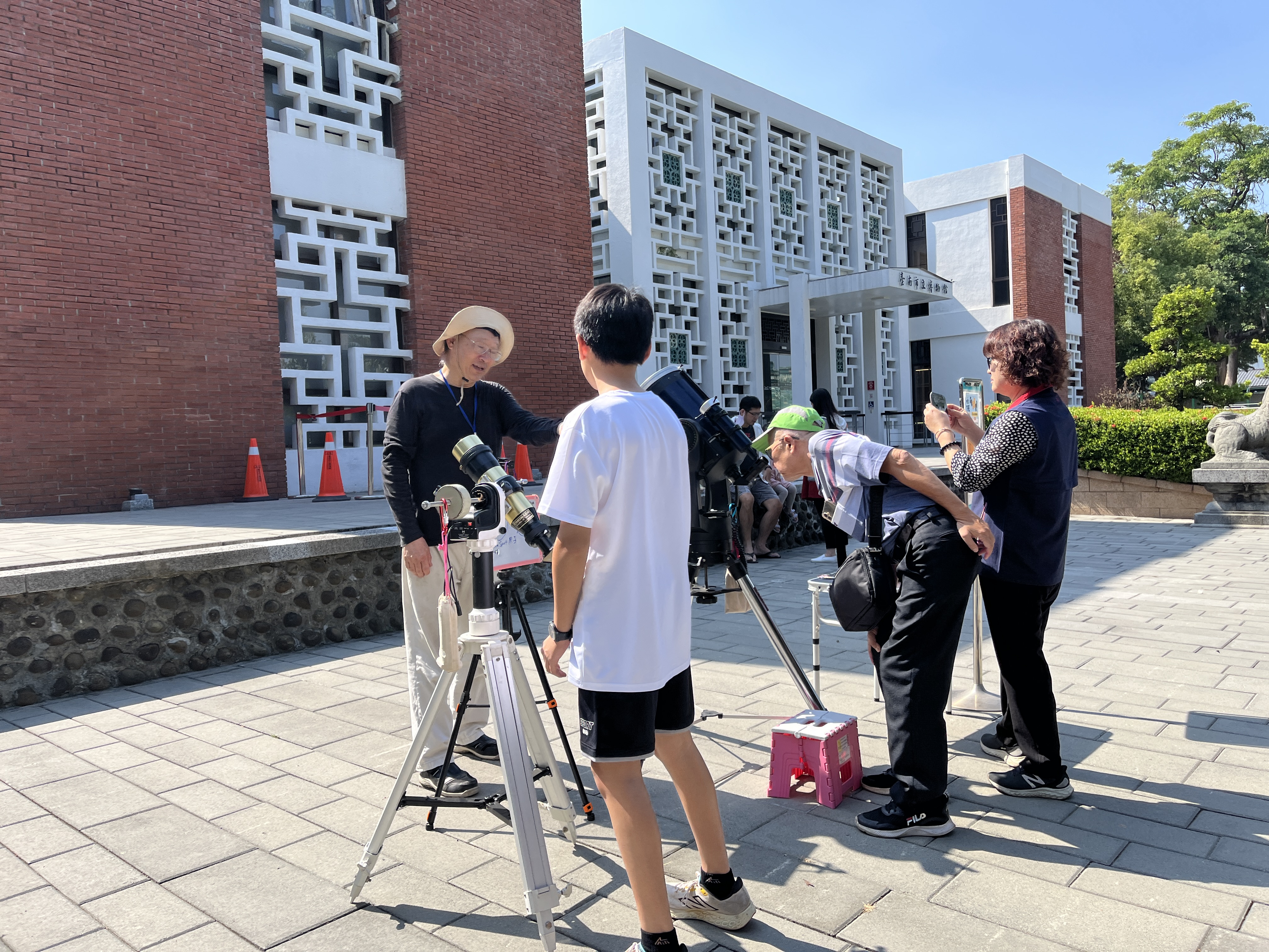 日本工程師在臺南架起望遠鏡　週末相揪體驗台日最暖的天文交流