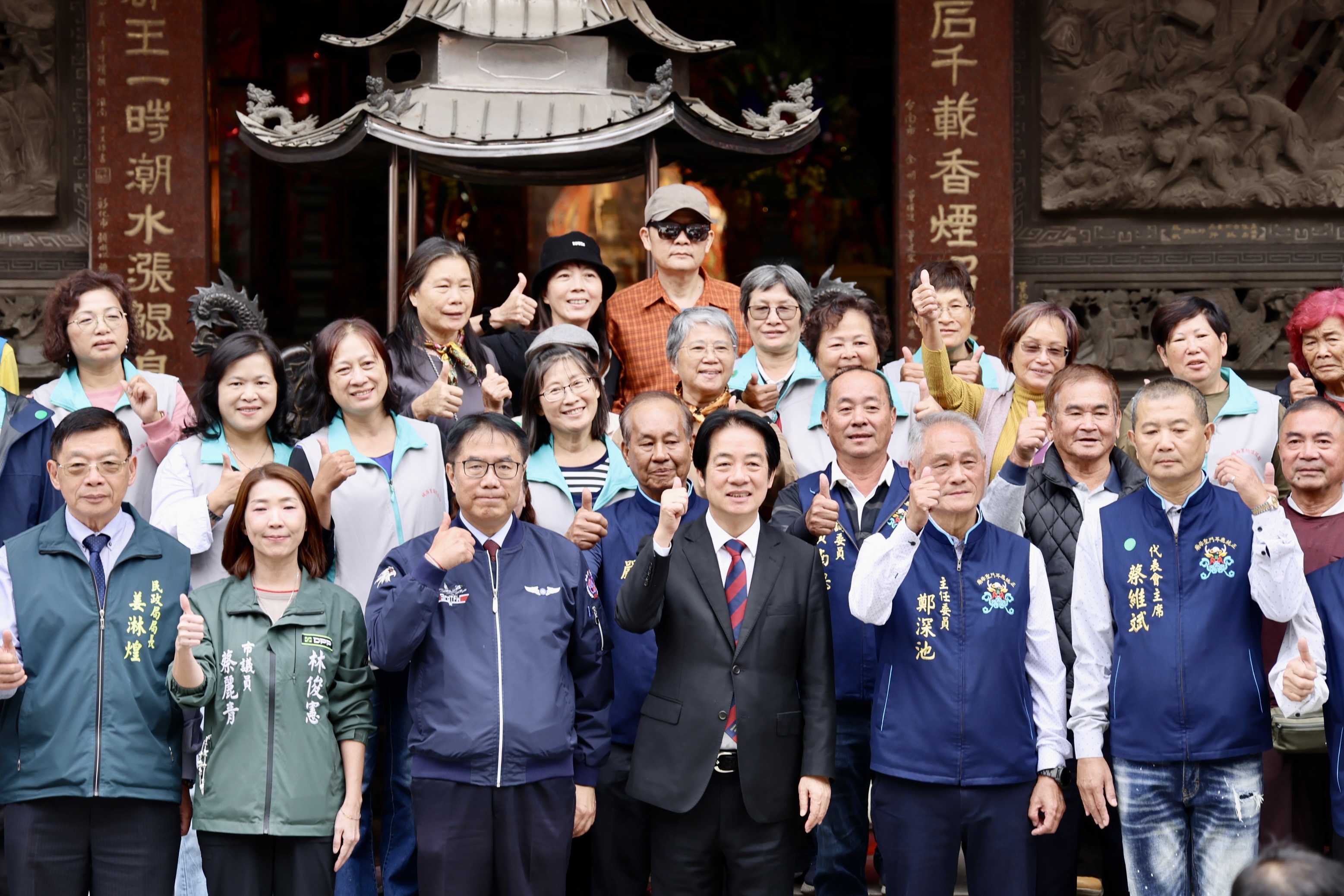 賴總統赴臺南孔廟、正統鹿耳門聖母廟、歸仁仁壽宮參拜揭匾  黃偉哲全程陪同為市民祈福