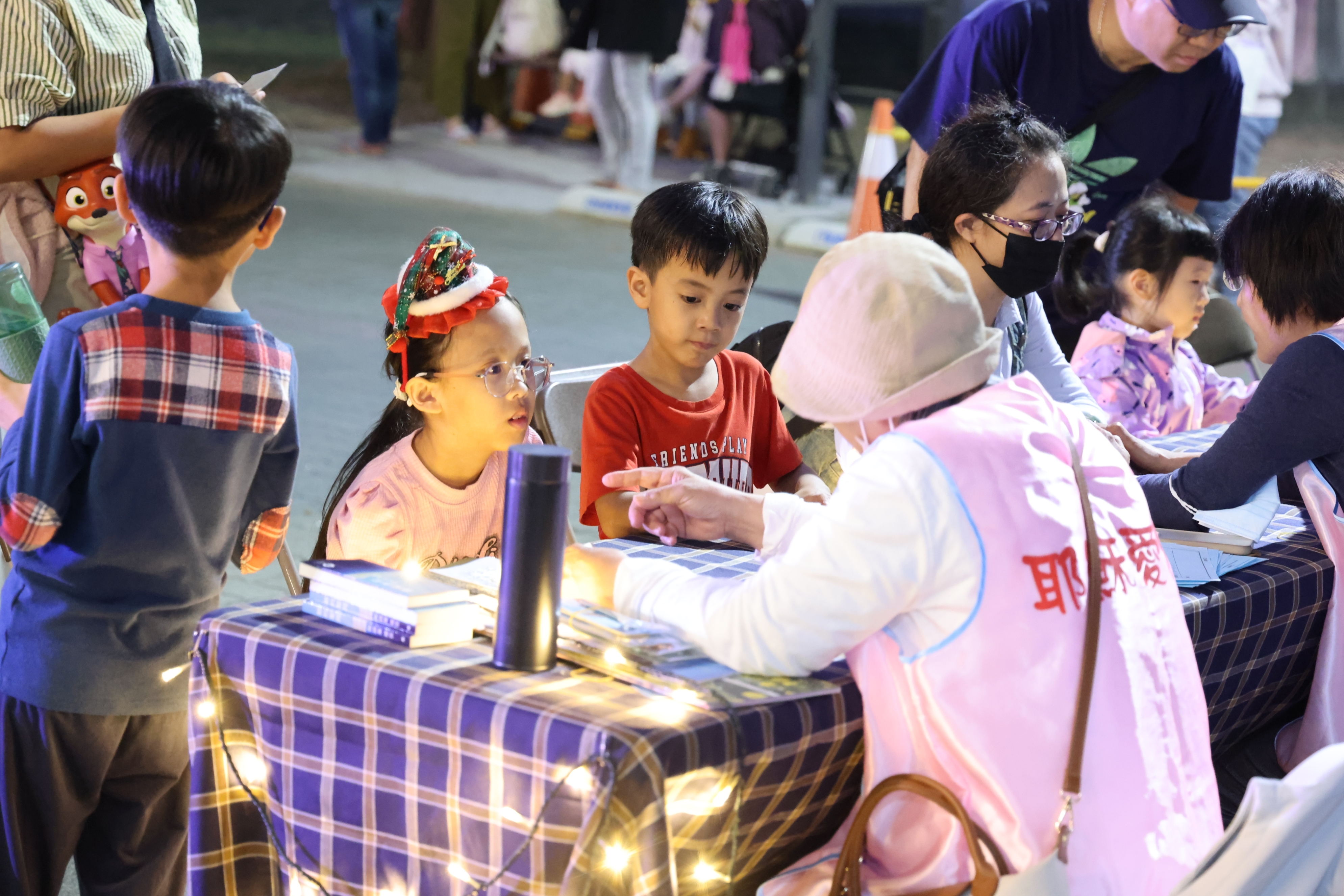 黃偉哲點亮民治市民廣場耶誕樹 與市民共享溫馨節慶氣氛