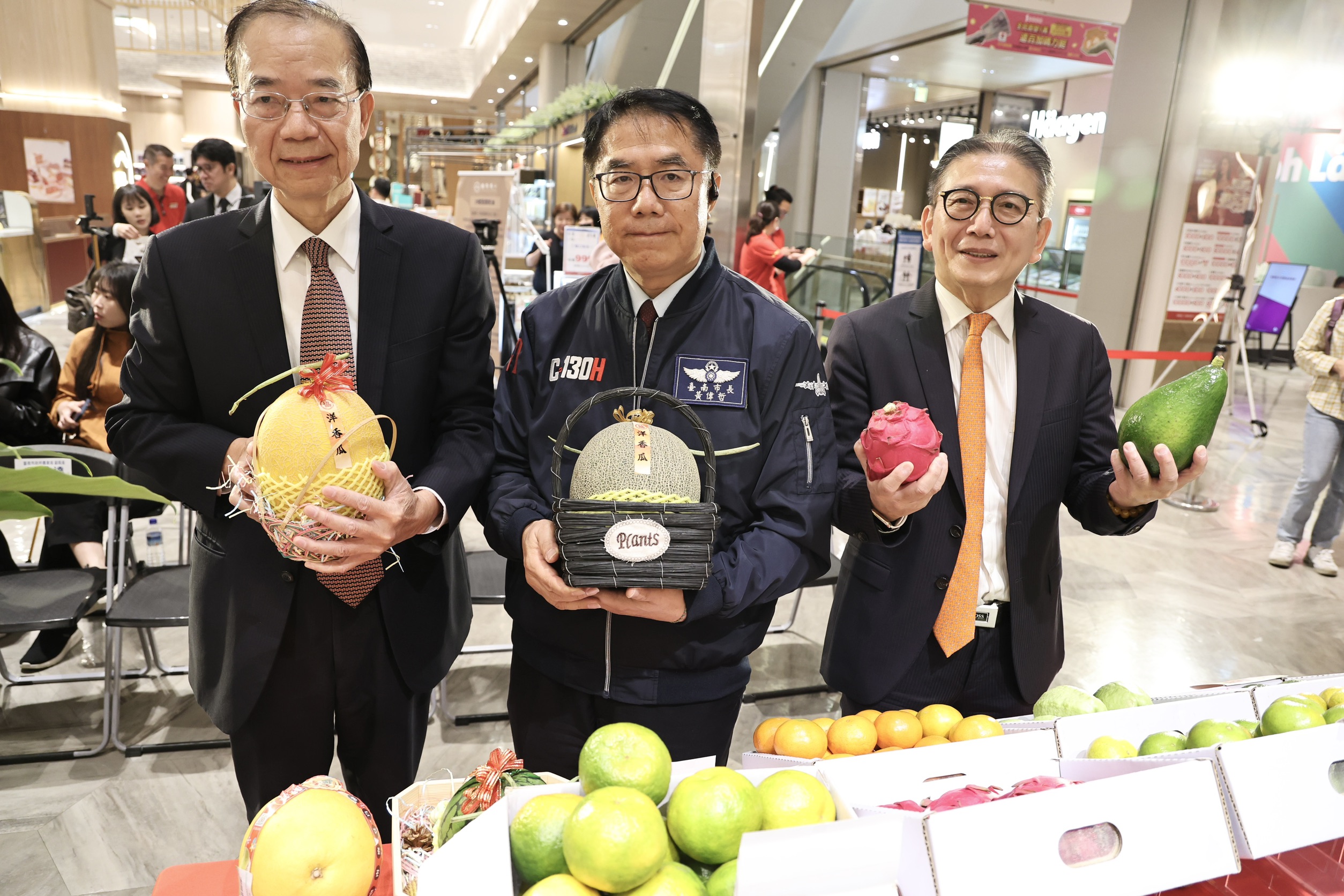 臺南鮮果嘉年華盛大登場！ 黃偉哲帶臺南秋冬鮮果 北上竹北遠百行銷