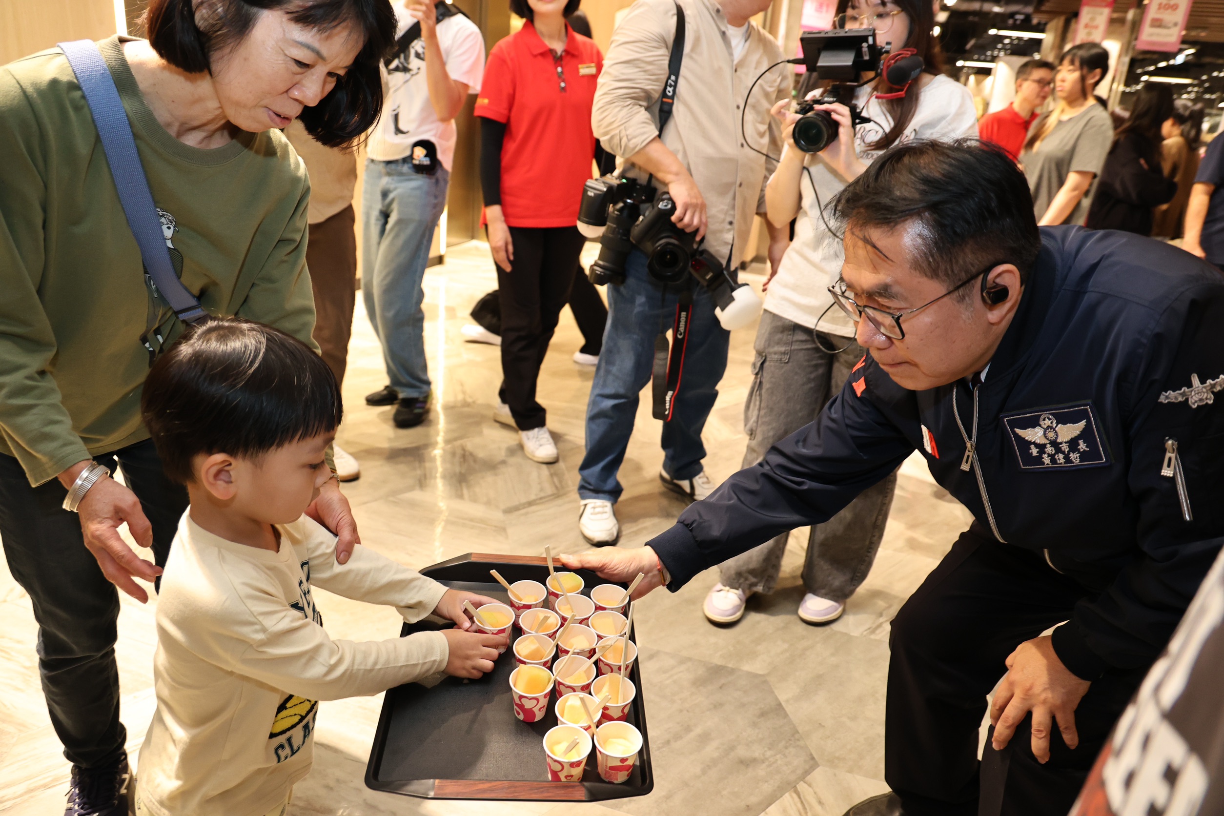 臺南鮮果嘉年華盛大登場！ 黃偉哲帶臺南秋冬鮮果 北上竹北遠百行銷