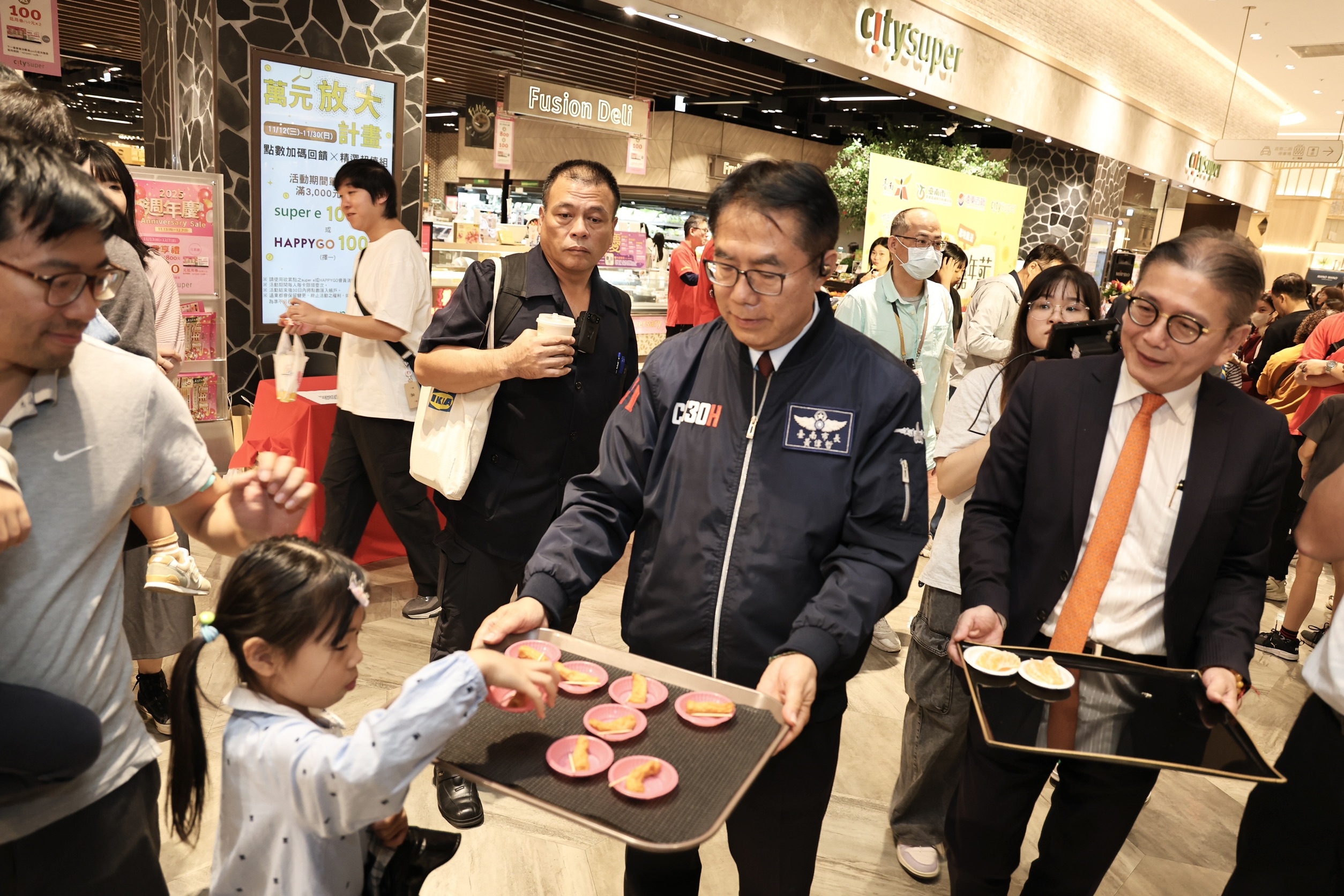 臺南鮮果嘉年華盛大登場！ 黃偉哲帶臺南秋冬鮮果 北上竹北遠百行銷