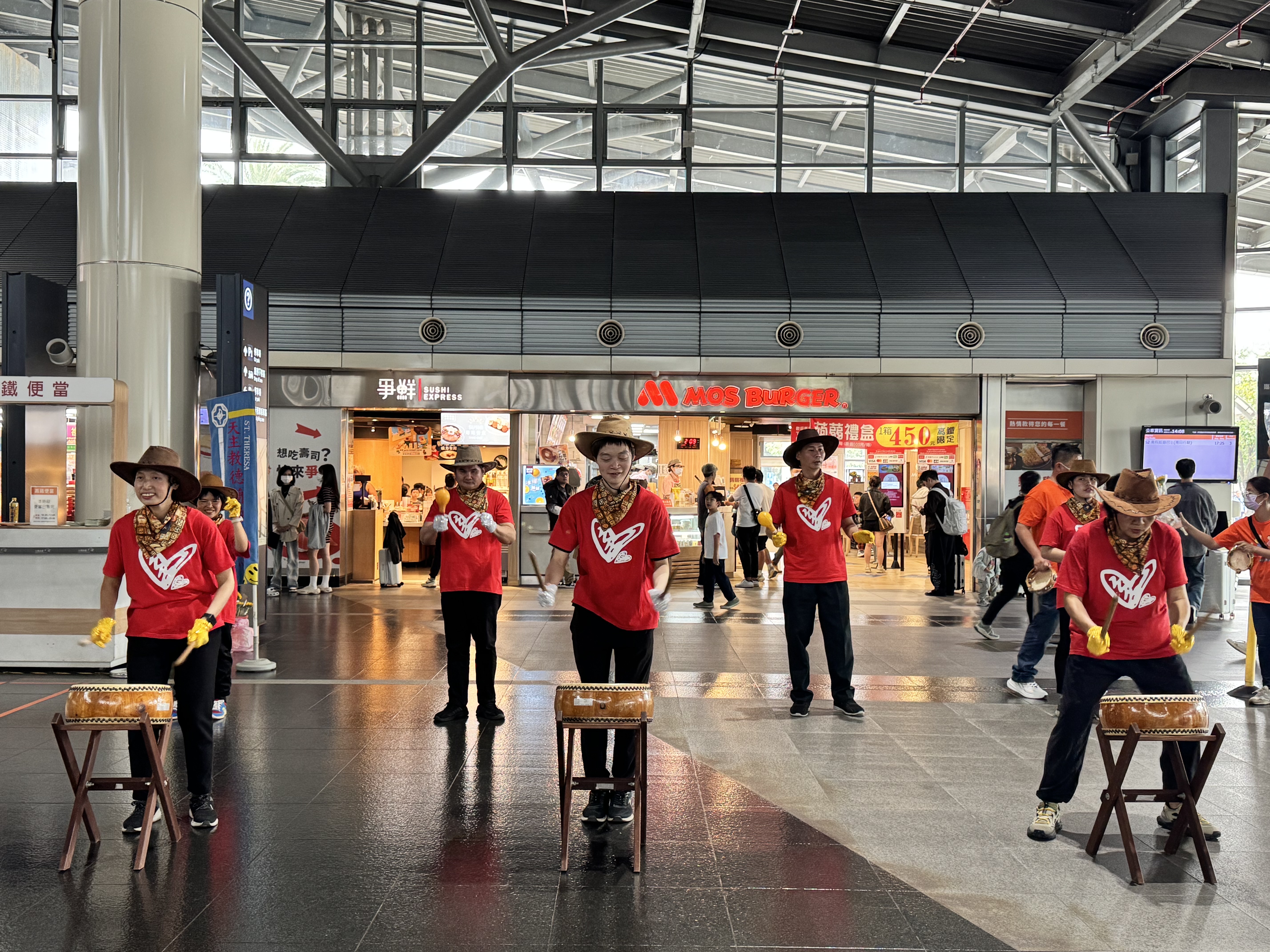 南市國際身障日熱鬧登場，黃偉哲與市民攜手響應「理解隱性障礙 消除誤解歧視」