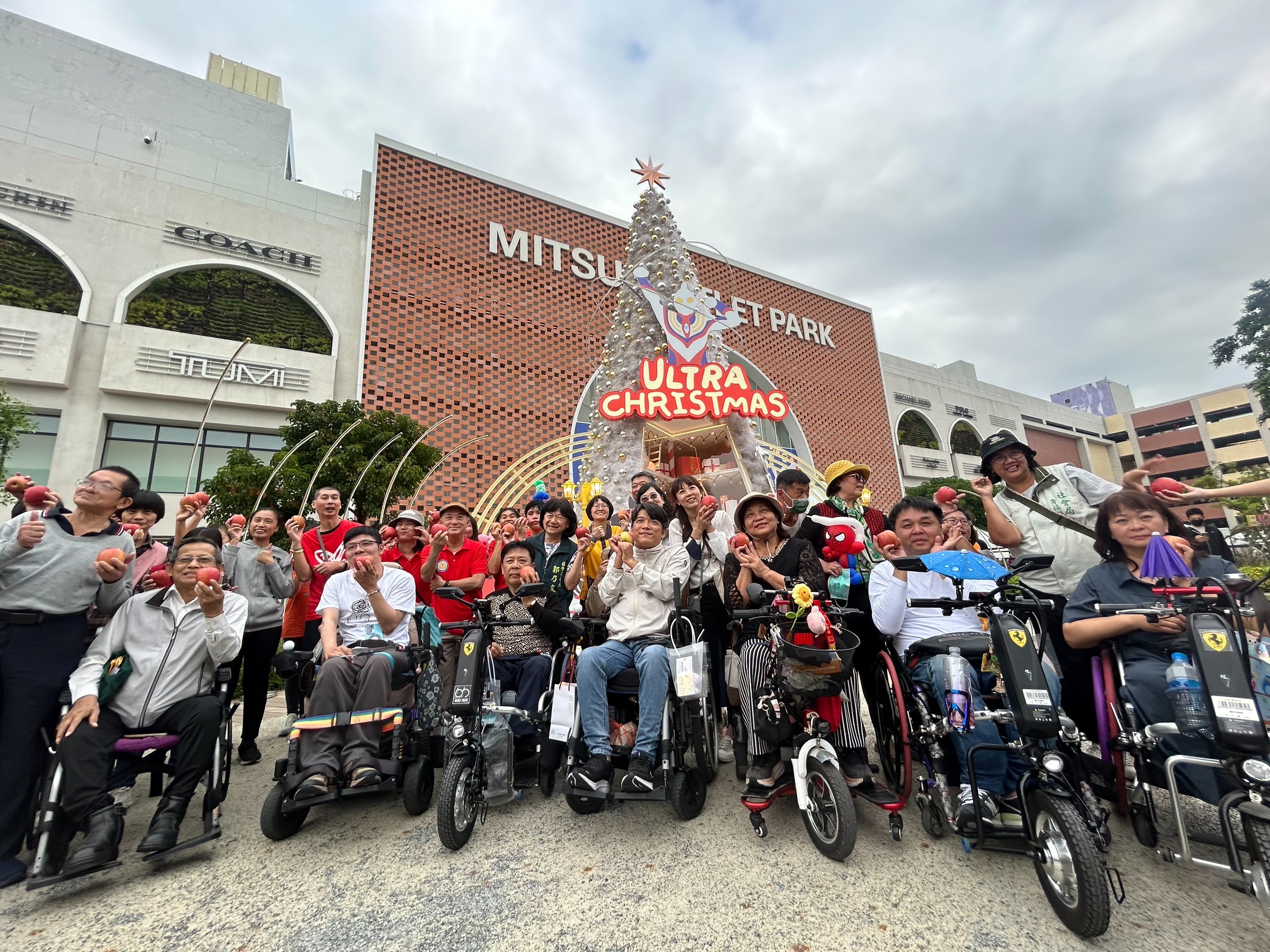 南市國際身障日熱鬧登場，黃偉哲與市民攜手響應「理解隱性障礙 消除誤解歧視」