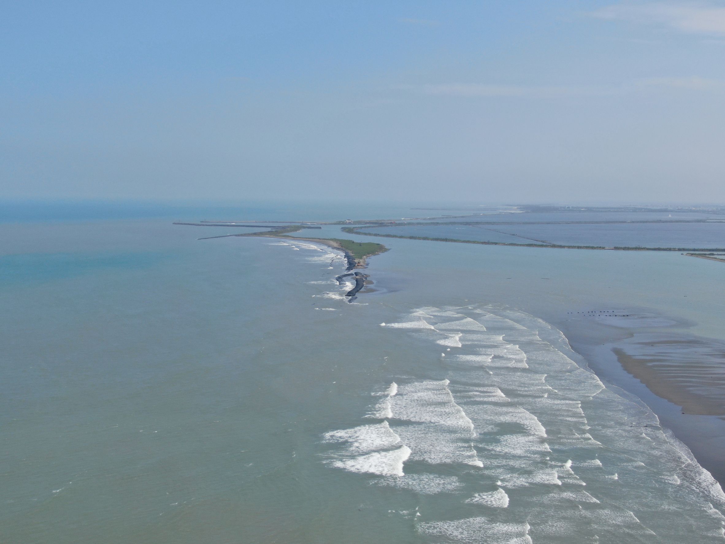 台南水域治理新招！無人機巡檢排水沙洲，兼顧安全與生態維護
