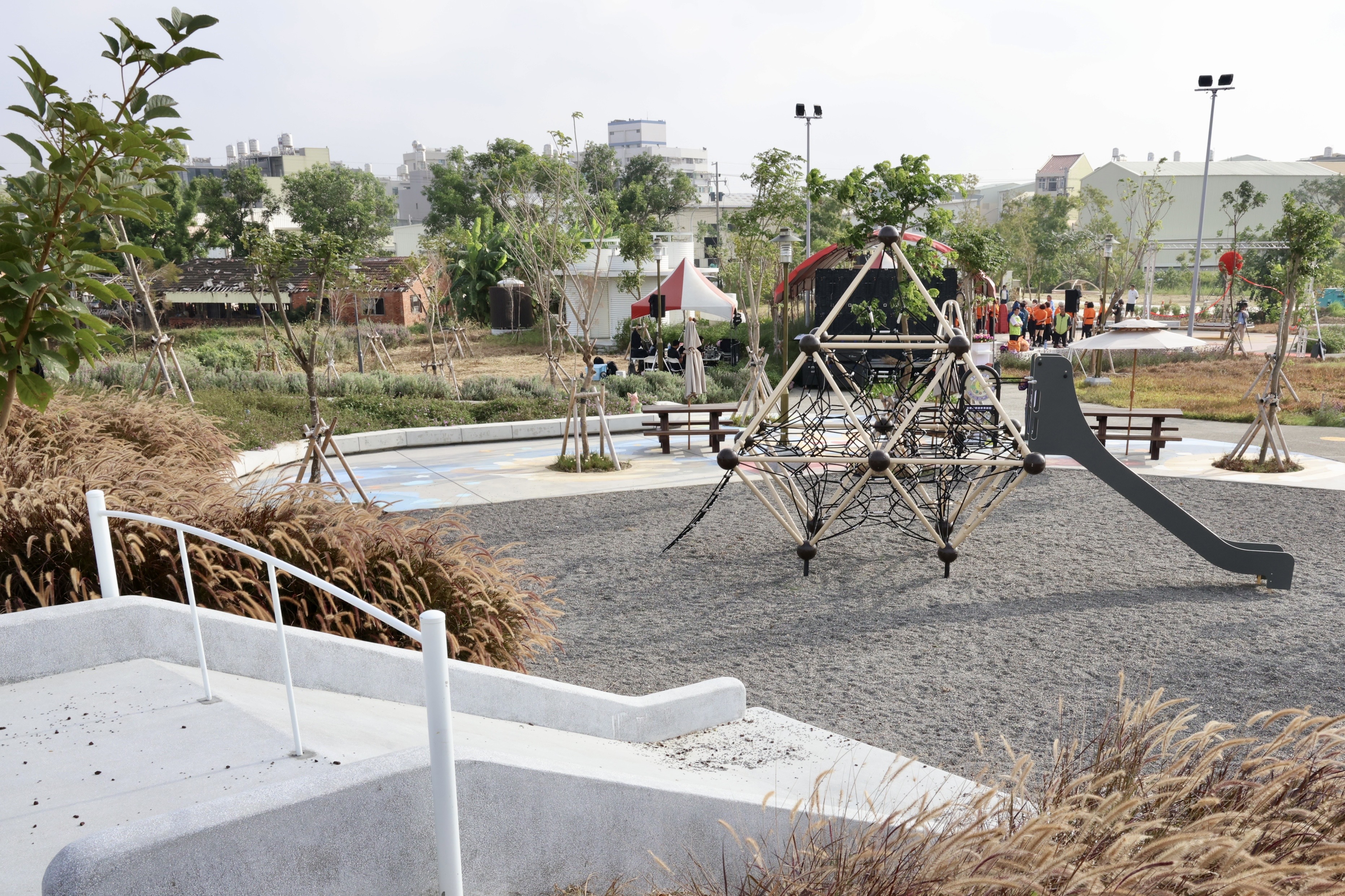 月兔冒險登場！黃偉哲宣布任內第73座特色遊戲場-鹽水區特色公園啟用