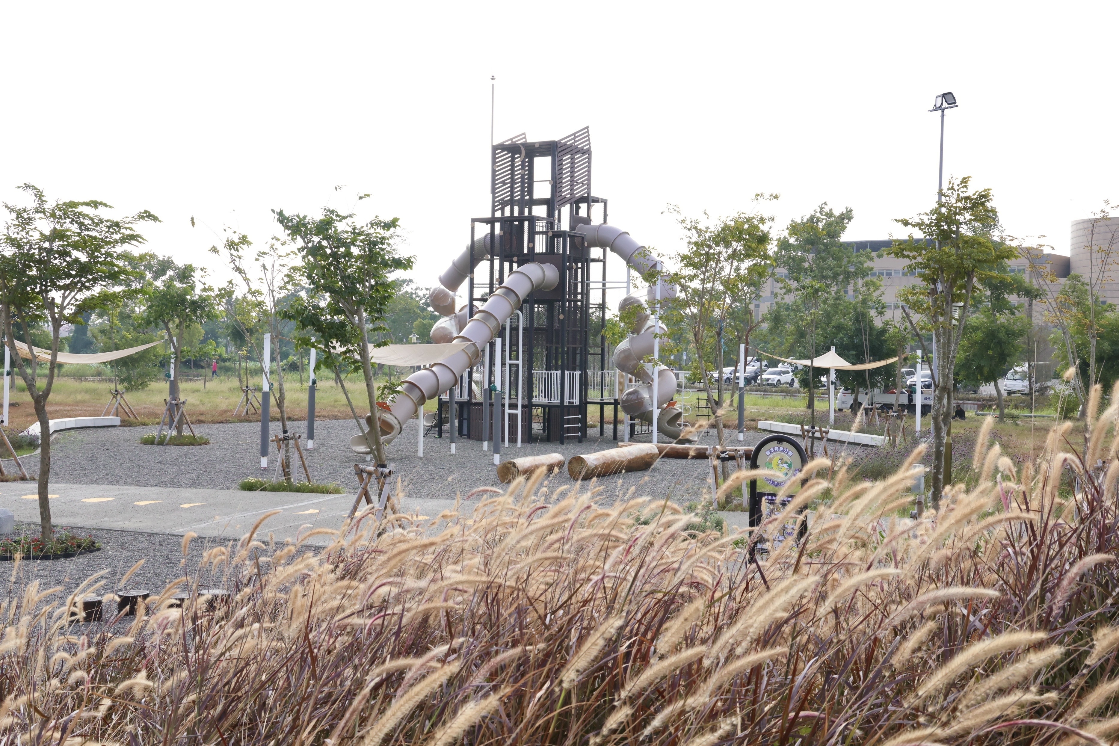 月兔冒險登場！黃偉哲宣布任內第73座特色遊戲場-鹽水區特色公園啟用