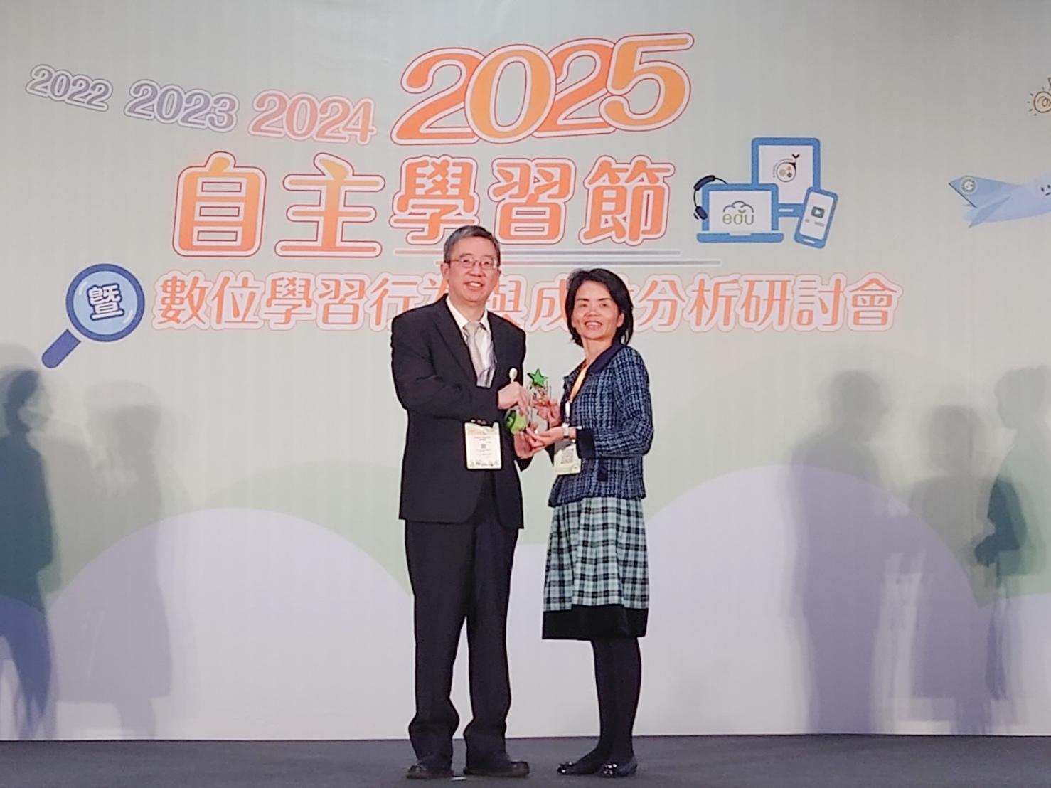 臺南市再度榮獲教育部2025數位學習推動績優縣市雙獎 數位融入教學推動成果持續領先全國