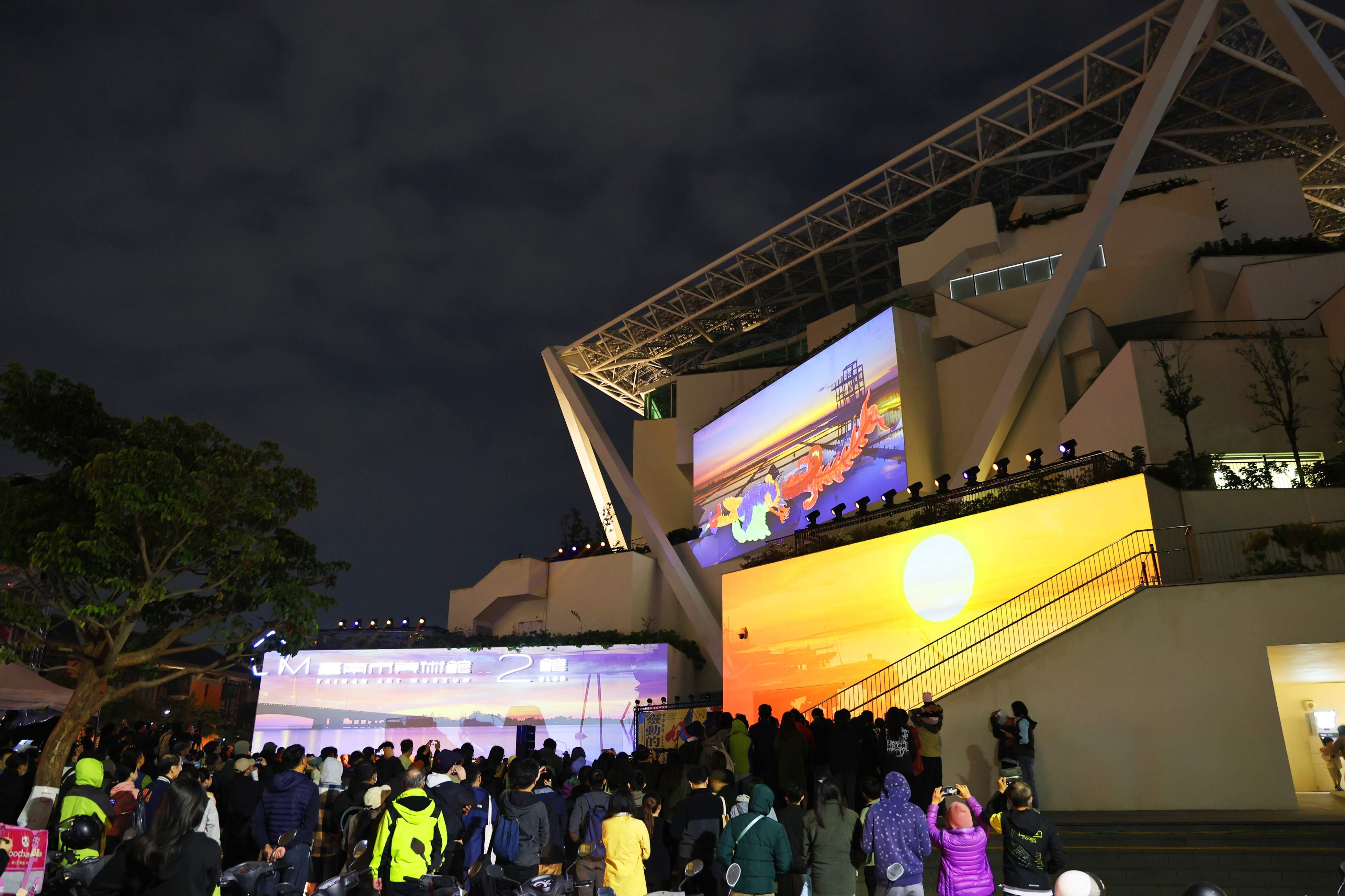 影交織台南故事　黃偉哲邀民眾欣賞「靈動的目光」建築光雕展