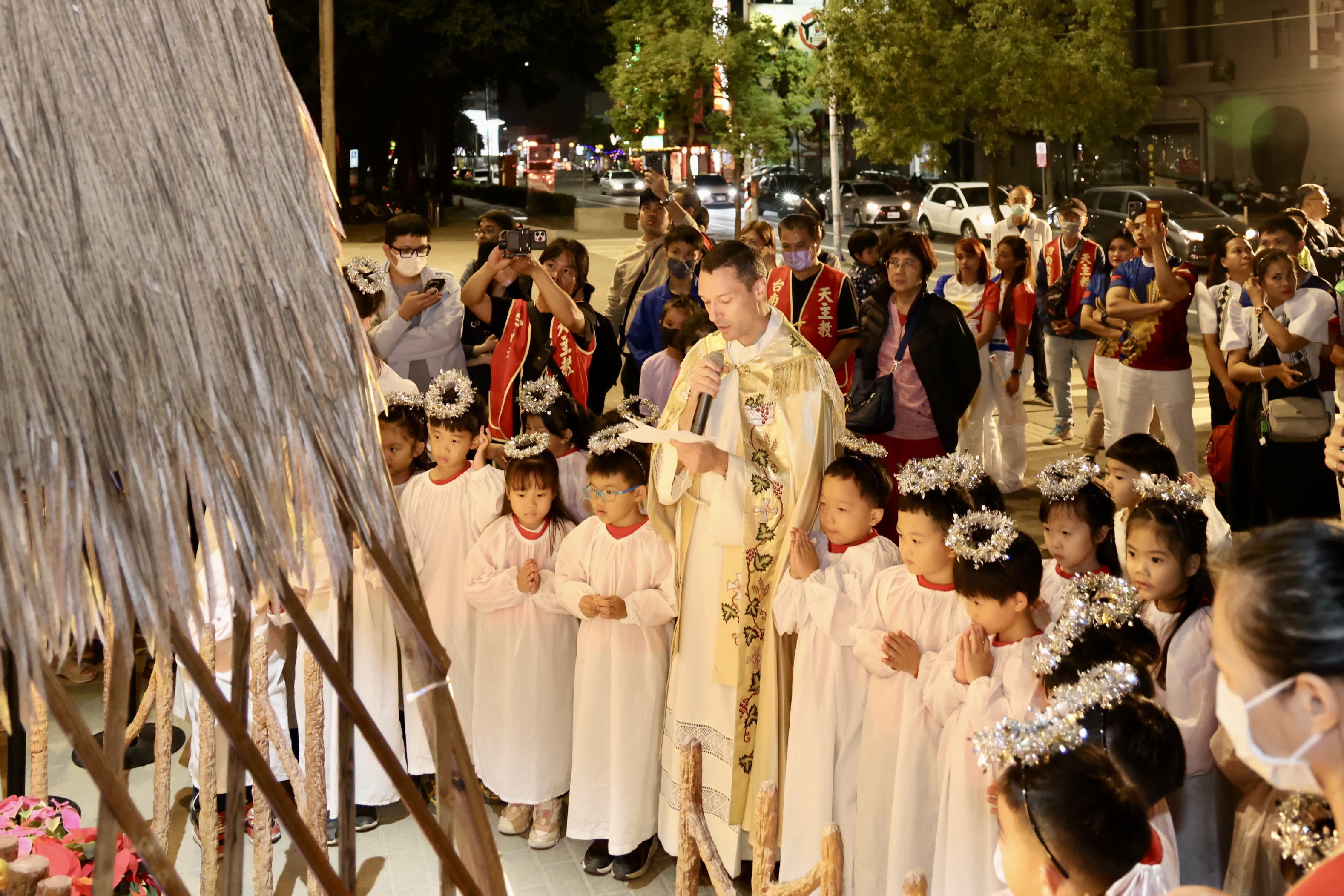 2025台南聖誕燈節新營文化中心及綠川廊道點燈  黃偉哲邀市民共度佳節