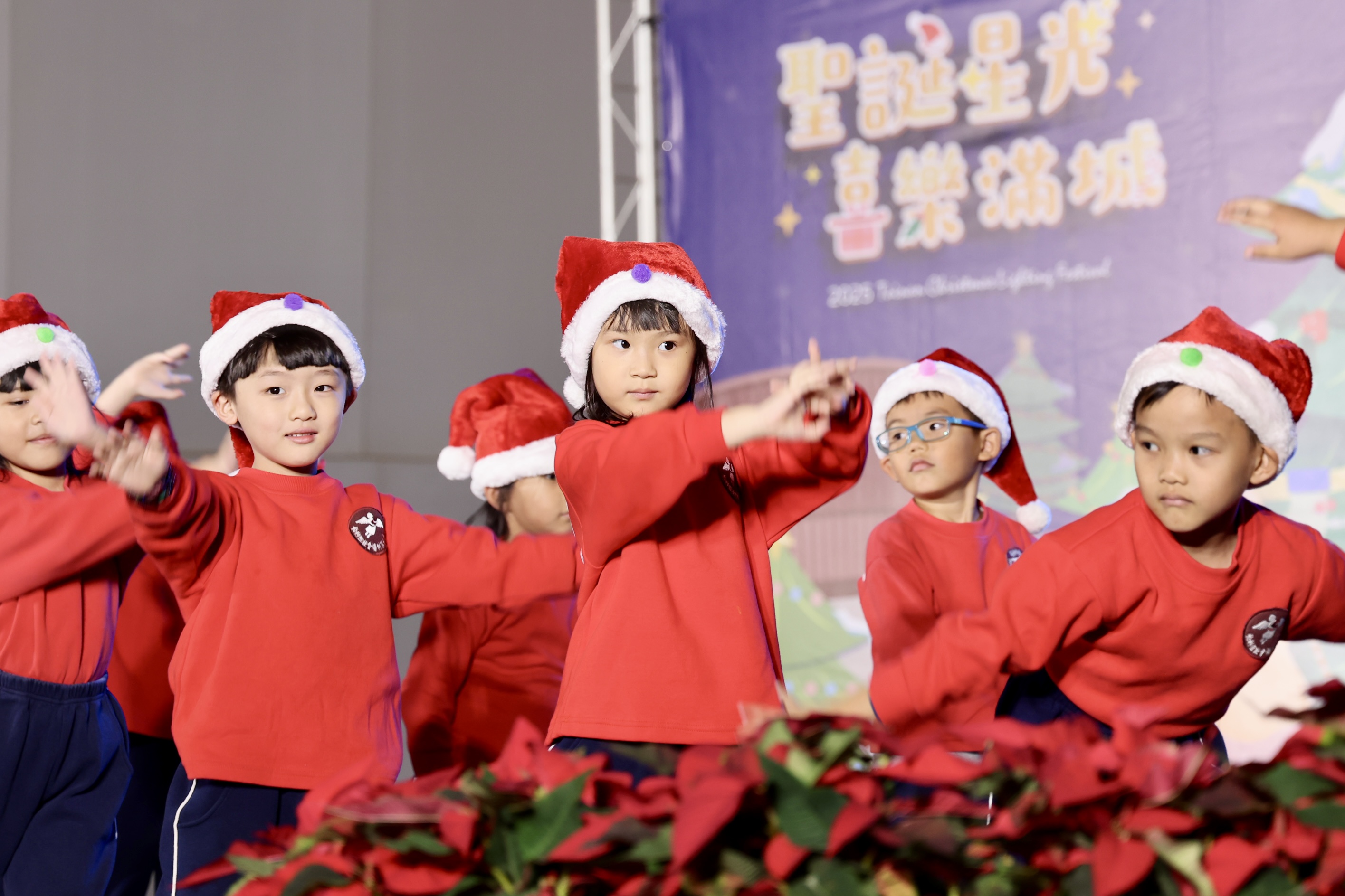 2025台南聖誕燈節新營文化中心及綠川廊道點燈  黃偉哲邀市民共度佳節