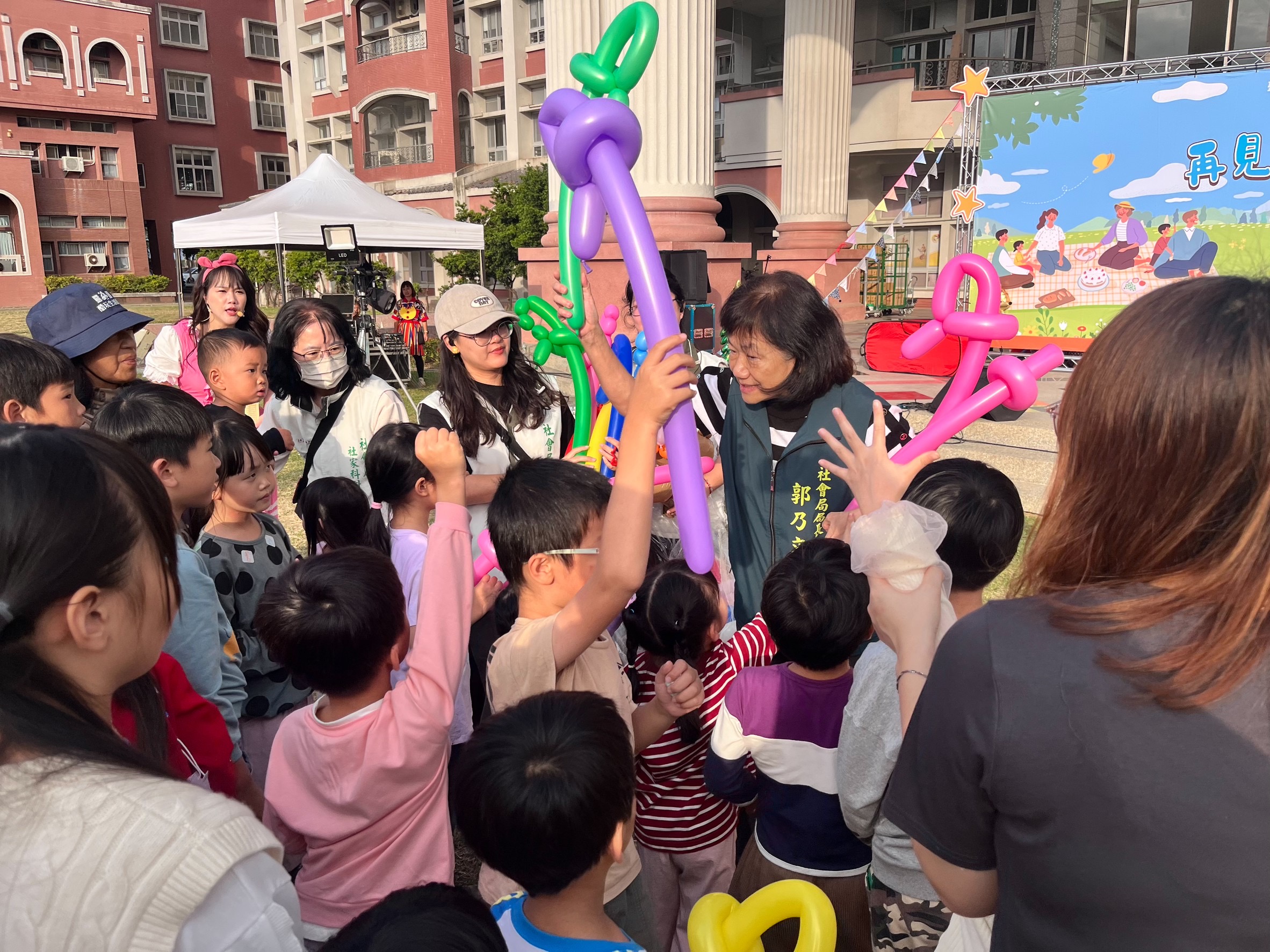 南市「2025再見藍光」野餐派對湧1500人！市長黃偉哲邀您共創健康數位生活